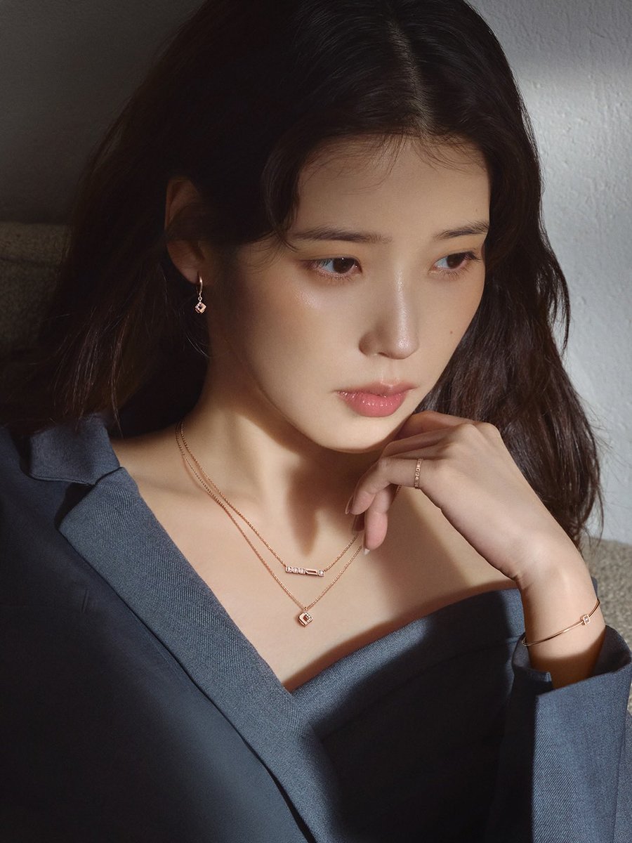 iuedelweiss's tweet photo. 아이유 제이에스티나 F/W 2026 ‘SIGNATURE J’ 캠페인 화보

IU for J.ESTINA F/W 2026 “SIGNATURE J” Campaign

#아이유 #IU #제이에스티나 https://t.co/x3NOZgWoHO