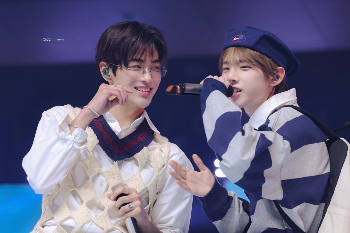 leebukkeo's tweet photo. 오른쪽이 형 https://t.co/ZojMBUrwRE