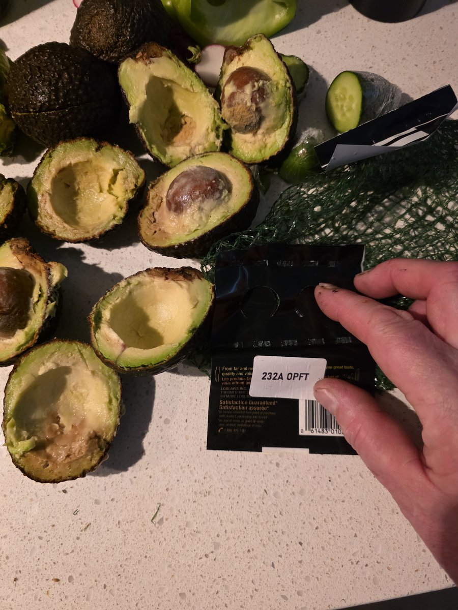 FoodSighman's tweet photo. All the avocados in this package were brown and they never ripened, just went brown...not the first time.
@RealCdnSS https://t.co/i3rhZkaBTk