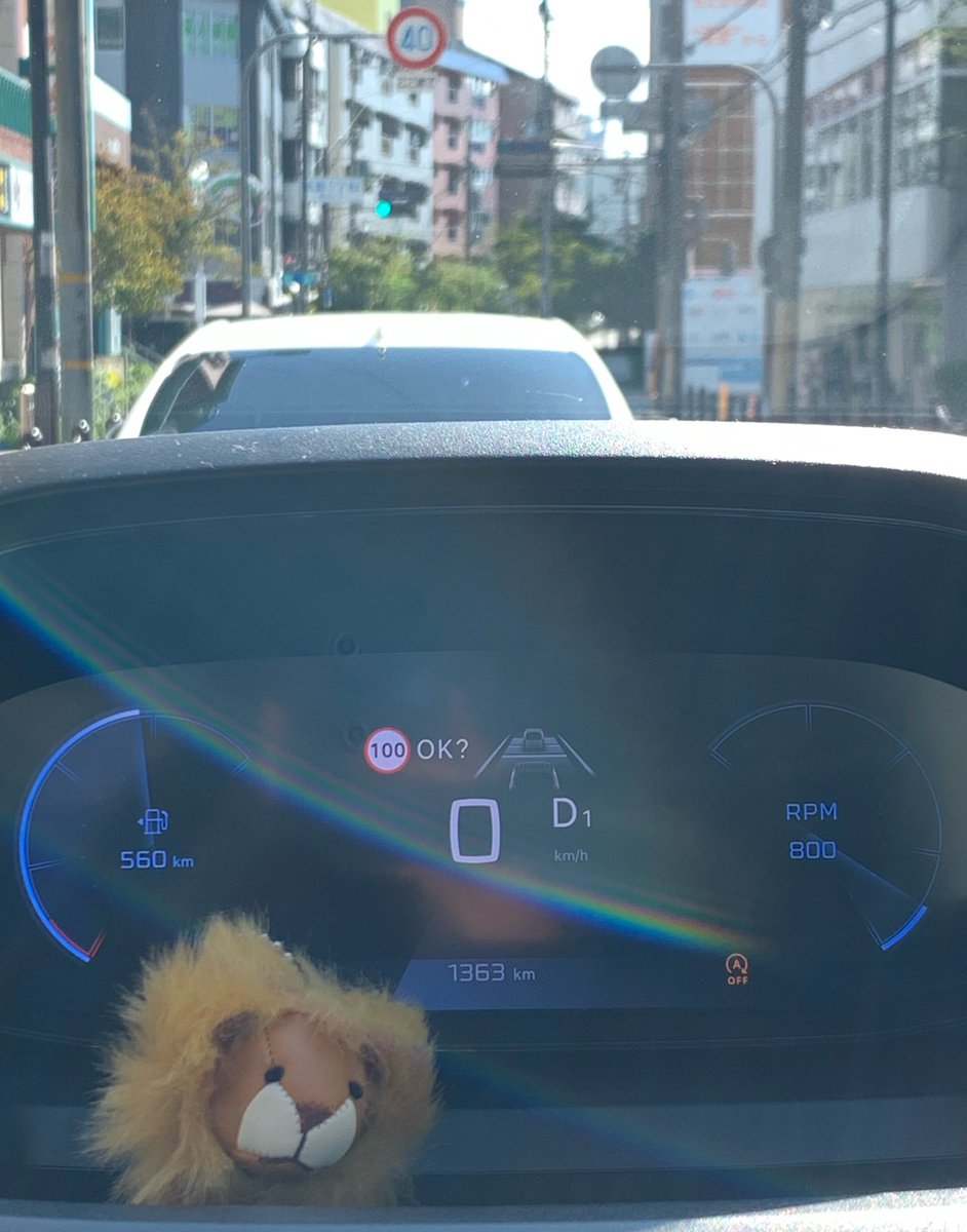 hakurou_mozz's tweet photo. こいつ高速(本線)走行中にあっここ20km制限でしたwとか言い出して減速し始めたりするから標識自動認識いらなさすぎる
駅前が100km制限な訳なかろー😡 https://t.co/wXjhZ4oCpu