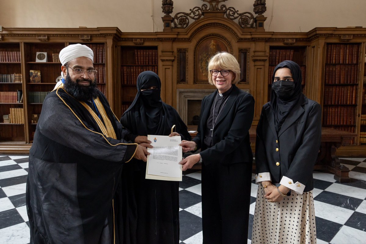 calvinrobinson's tweet photo. I genuinely thought this was AI. It is not.

Real life in the Church of England is now beyond parody. https://t.co/mvRh1QwttG