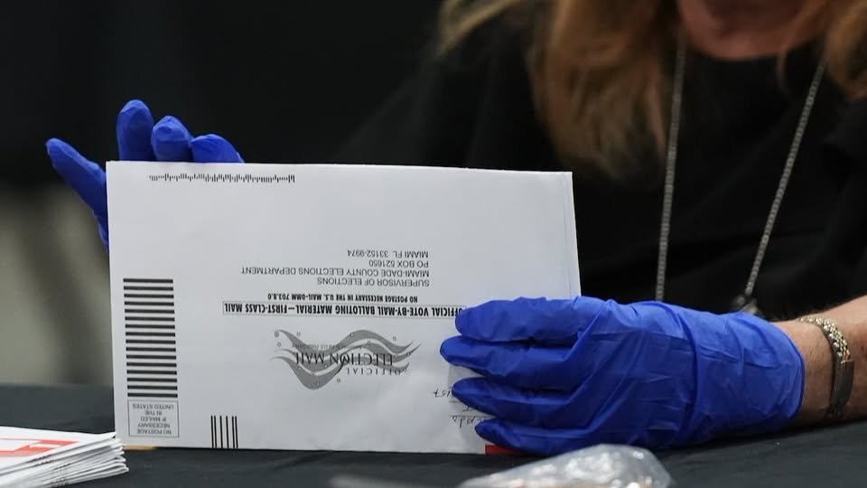 Bettyioopl's tweet photo. Trump’s push to restrict mail ballots has failed. Other efforts to reshape the midterms are ongoing https://t.co/ZMCBls4Qnd