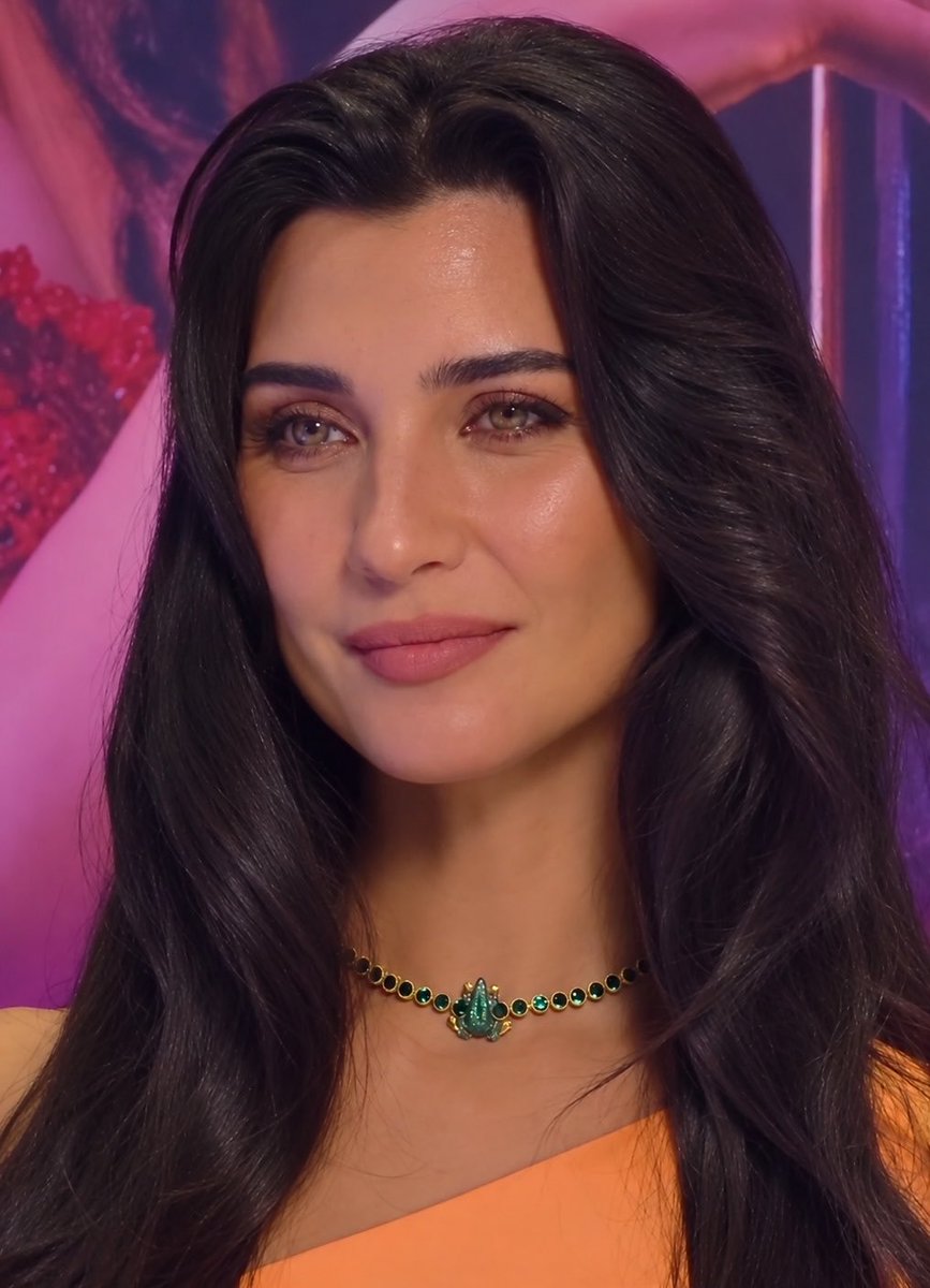 Alibro78060507's tweet photo. العمر مجرد رقم عند توبا بويوكوستن 😍
40 عام و لازالت تبهرنا بجمالها 💕

#TubaBüyüküstün #Sultana
#سلطانة https://t.co/iNgRTvnAKW