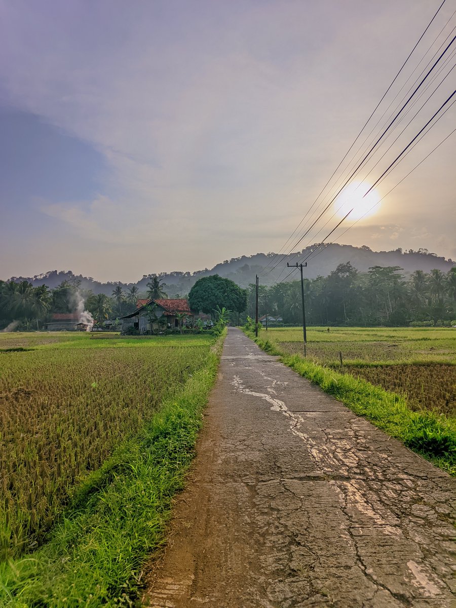 vyowiz_'s tweet photo. Jogging pagi ini lumayan jauh, nanjak turun 😂 https://t.co/I5YfJJWcjU