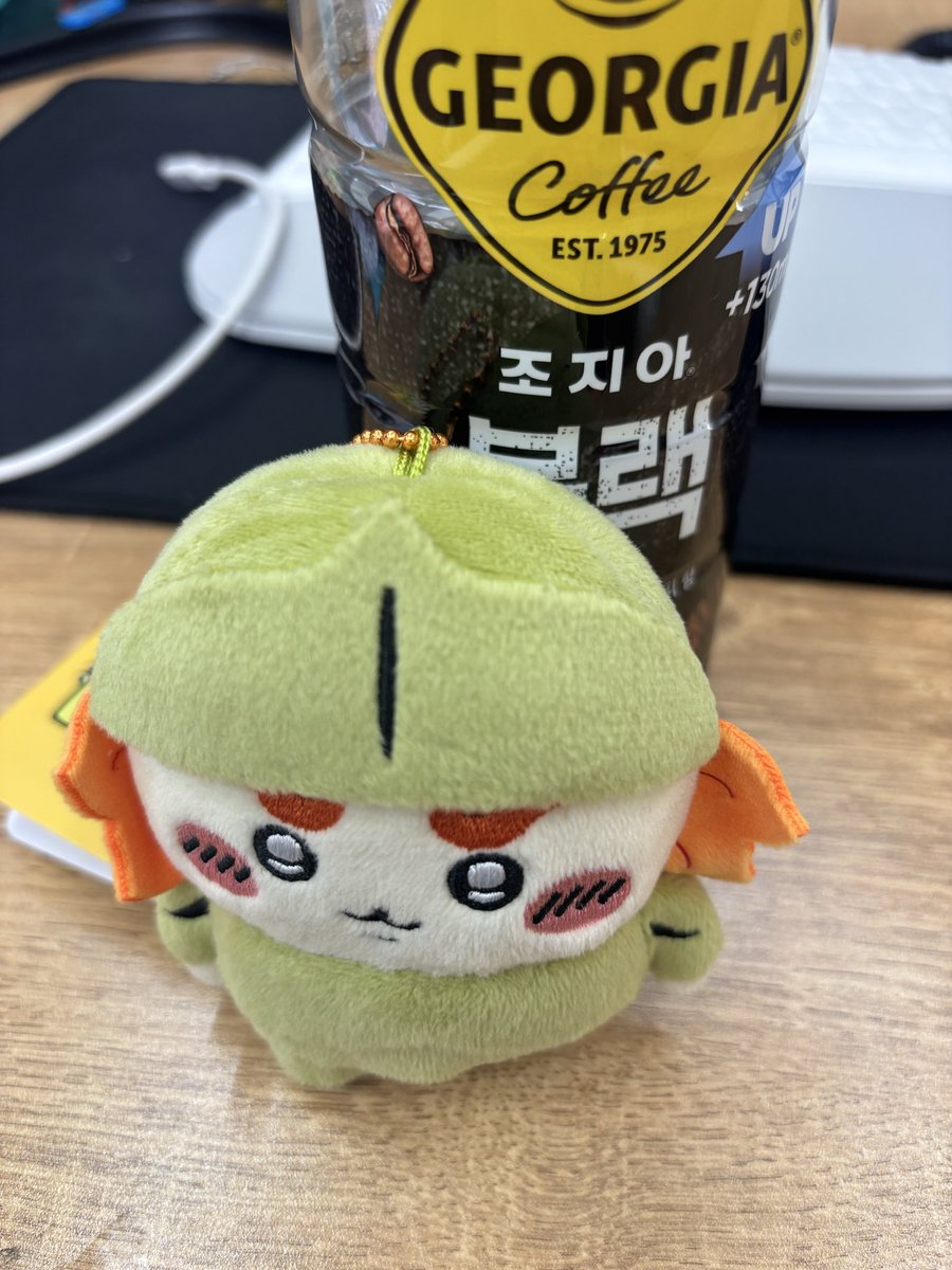 eongdeongipokpa's tweet photo. 출근하면 뒤지게 피곤하니까
커피를 마시면서 한대하는걸 추천함니다~~ https://t.co/lCmxqrgdXZ