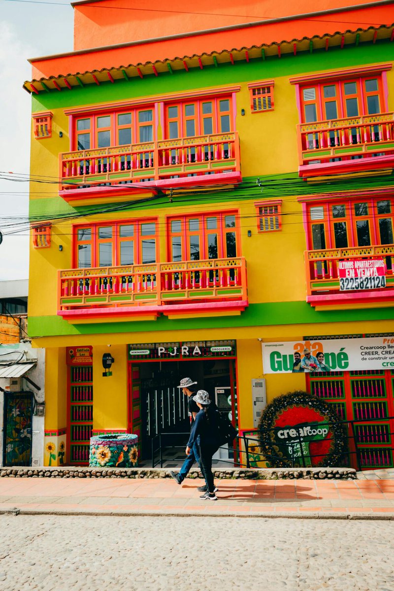 WorldnPictures's tweet photo. Guatape, Antioquia, Colombia https://t.co/ebLai10bam
