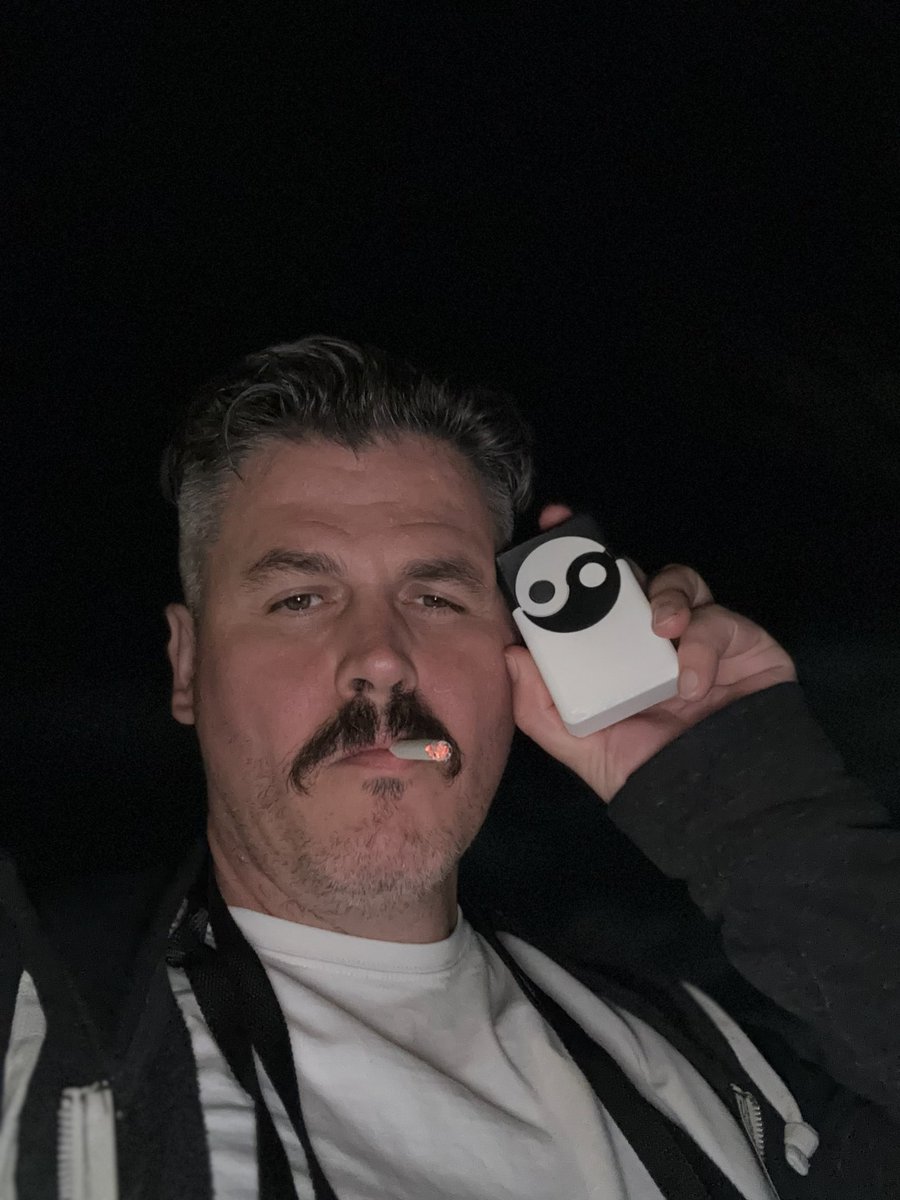 FastingFake's tweet photo. 🚬#TragicMic🎙️ is
not answering questions https://t.co/OXFUwK4lng
