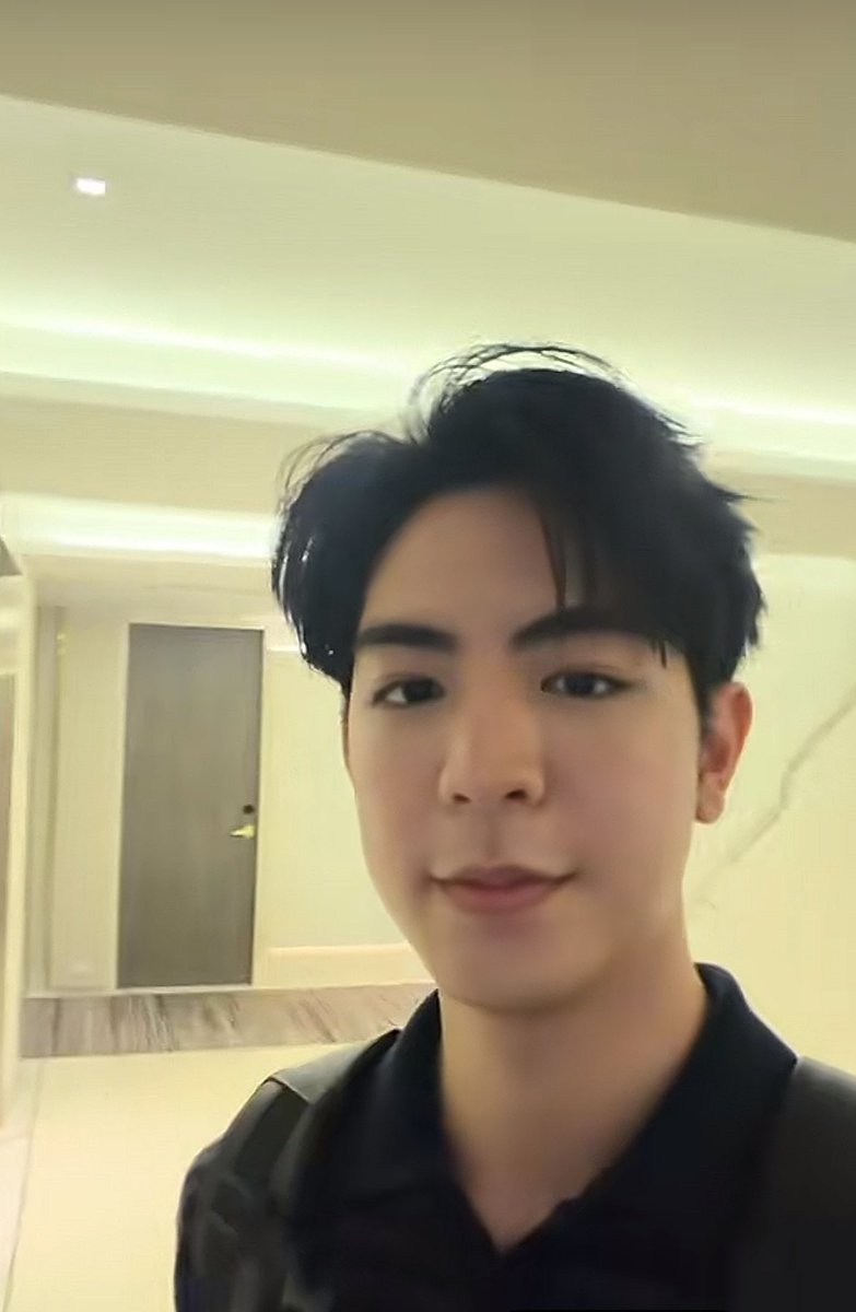 milkpeun's tweet photo. keen keno you’re one lucky man https://t.co/oblug3HB6X