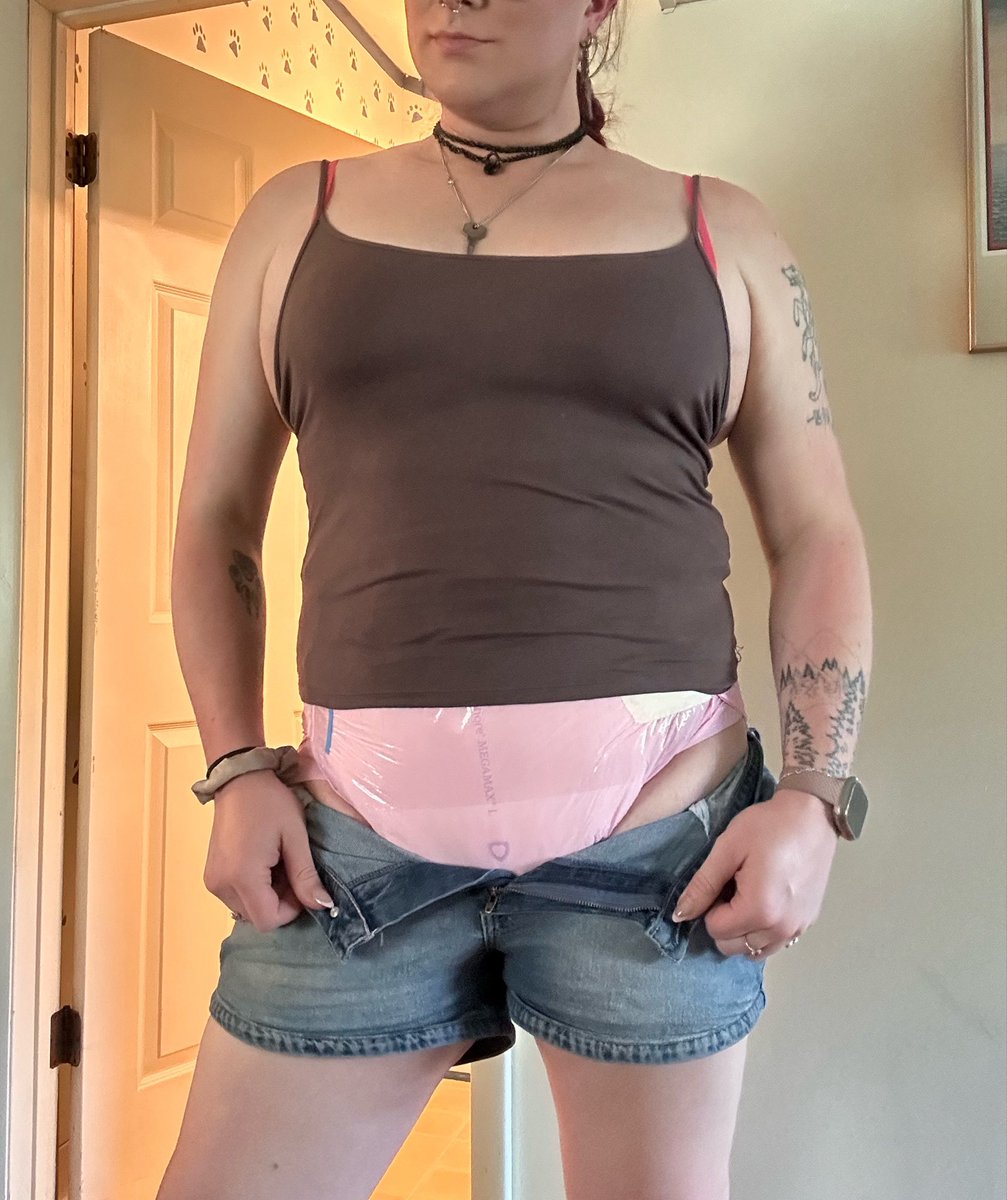 MsArborist's tweet photo. @OneLittleStoner We sure as heck do! Though some of us had to wait to change until about mid day 😋 #abdl #mdlb https://t.co/5Zt75wu7An