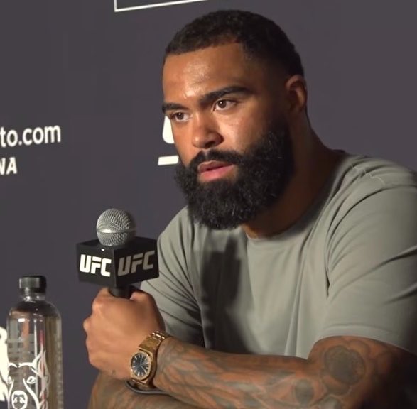 McGregorRousey2's tweet photo. UFC star Gable Steveson is wearing the newly released Audemars Piguet Loophole watch valued at $3.5 MILLION🤯

If you want to know just how rare this watch is just google “Gable Steveson Loophole” https://t.co/BKI0Ly5V2U