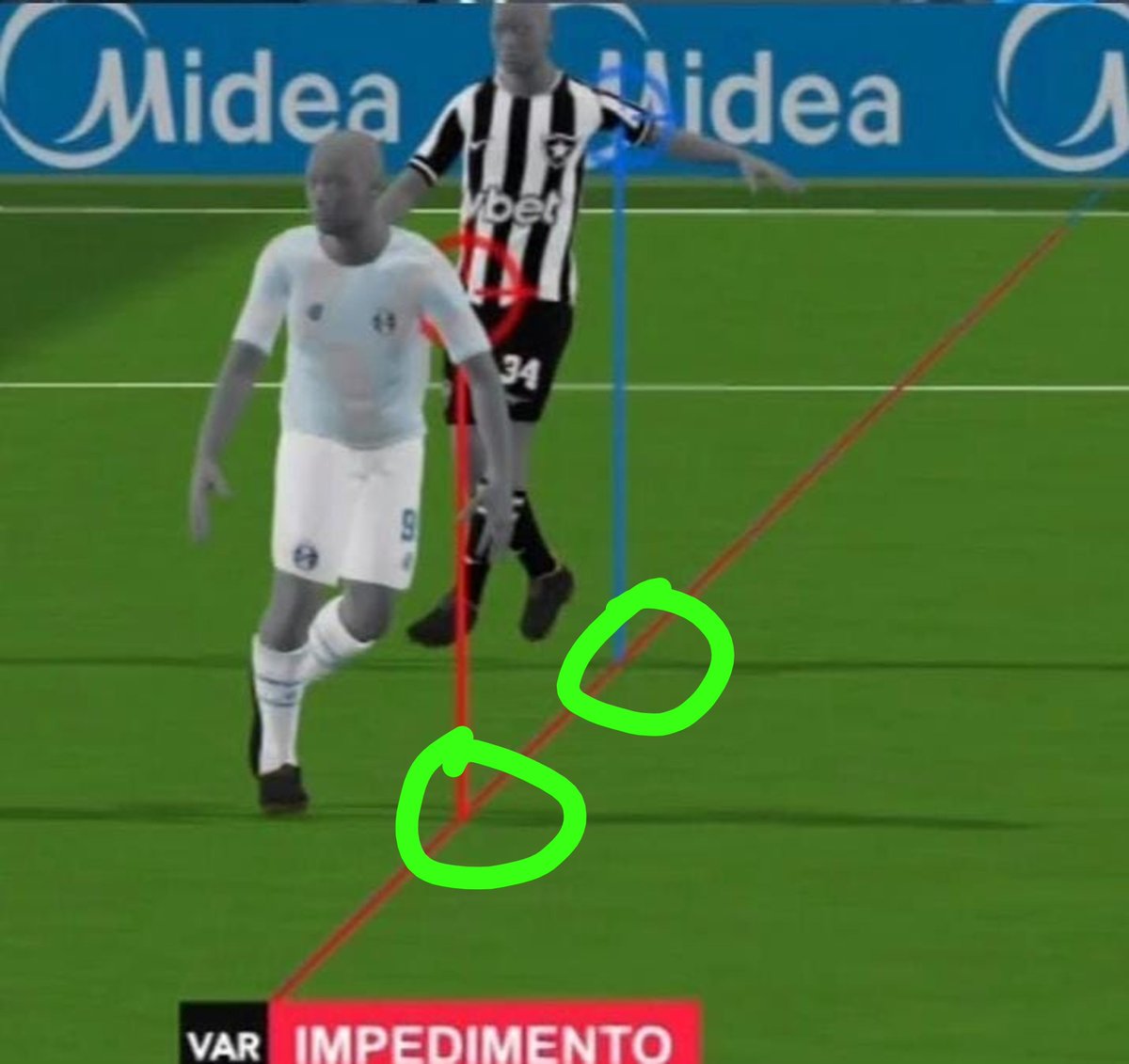 stats_gremio's tweet photo. Cara, é inacreditável! 

As duas linhas estão na mesma linha traçada no gramado, portanto isso seria mesma linha! https://t.co/2S5ujrZoRm