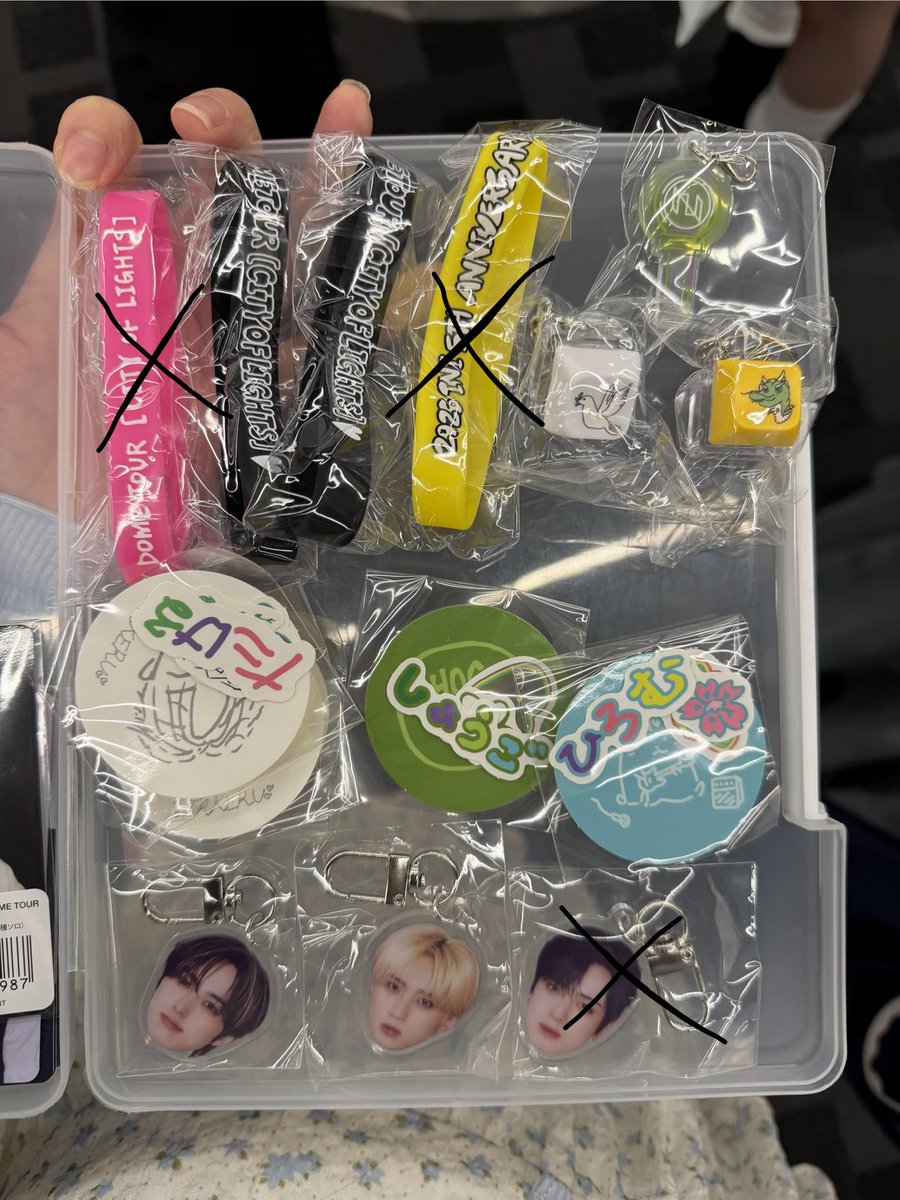 disney__s2__'s tweet photo. INI CITY OF LIGHT ガチャ 交換

【譲】
ペンラ 田島
ステッカー後藤田島 高塚
顔アクキー尾崎 許
ラババン 西
キーキャップ木村後藤

【求】
顔アクキー藤牧＞松田
キャップアクスタ藤牧
ペンラ松田
ステッカー藤牧＞松田

本日、会場にて交換希望です。
お気軽にお声がけください 。

#INI交換 https://t.co/ChlcfxcKBE