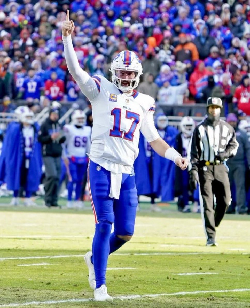 keithtalks_'s tweet photo. Thursday Night Football:

Bills -4.5

Josh Allen dominates in the home opener https://t.co/0rluTi3ray