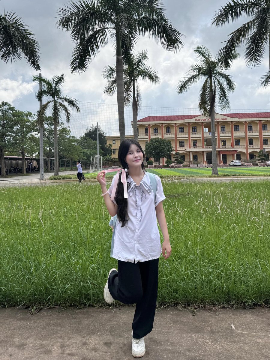 TemekaStelluti's tweet photo. Howdy! 🌻 Don’t forget: you’ve got a spark in you—let it light up the path ahead. 🌟
gXxDghMw https://t.co/arZ0LU5rFb