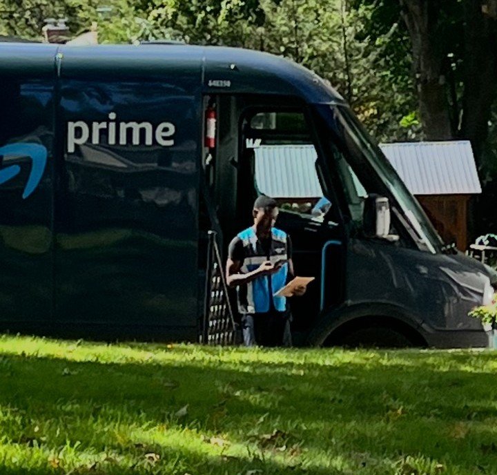 Xisofuckingay's tweet photo. @amazon @JeffBezos Amazon get your shit together im sick of seeing these moon donkeys in my neighborhood. https://t.co/dOb5g6QpHq