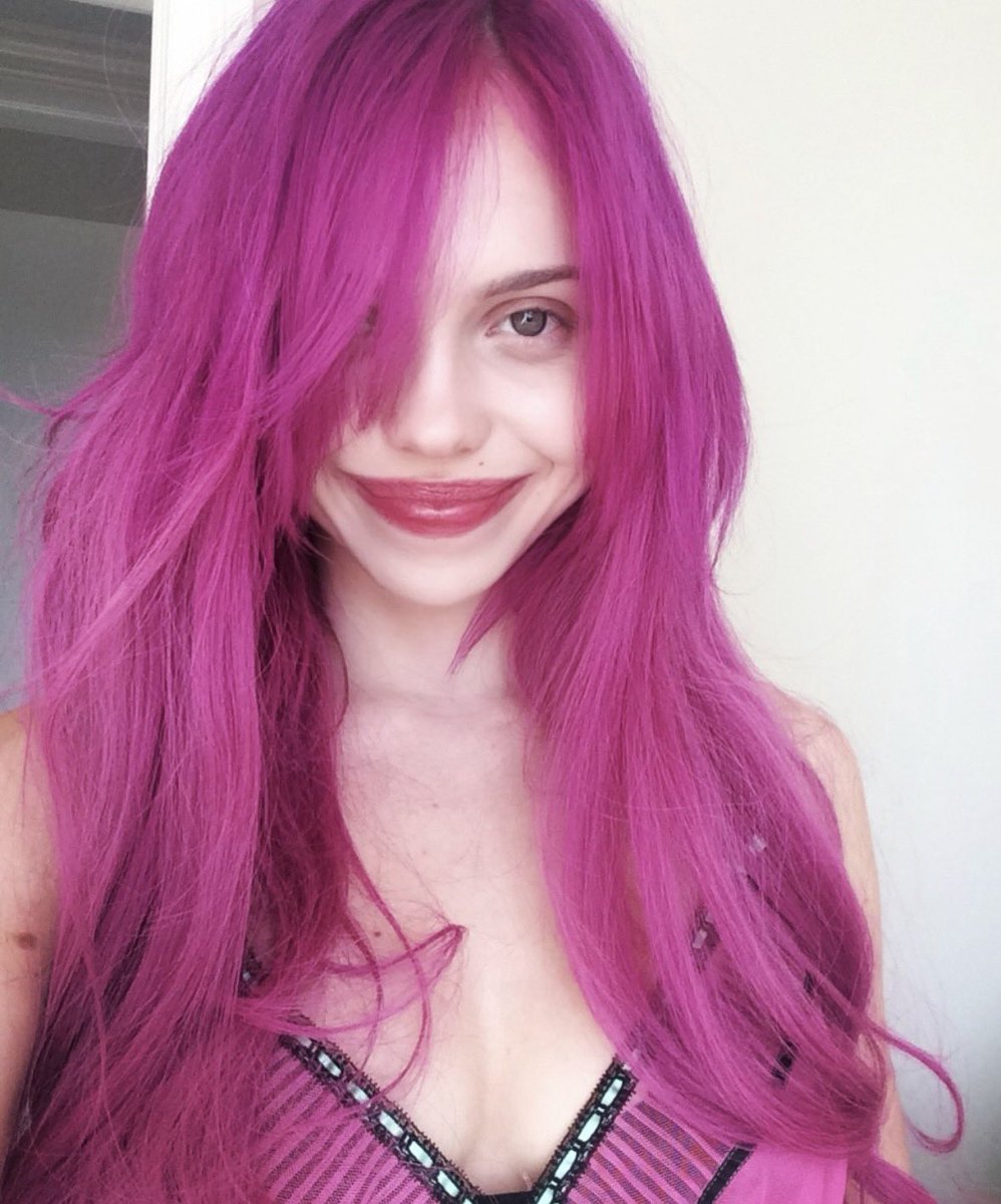 soclosetowhat's tweet photo. she’s so tumblr 2017 https://t.co/8VwC2JVI4q