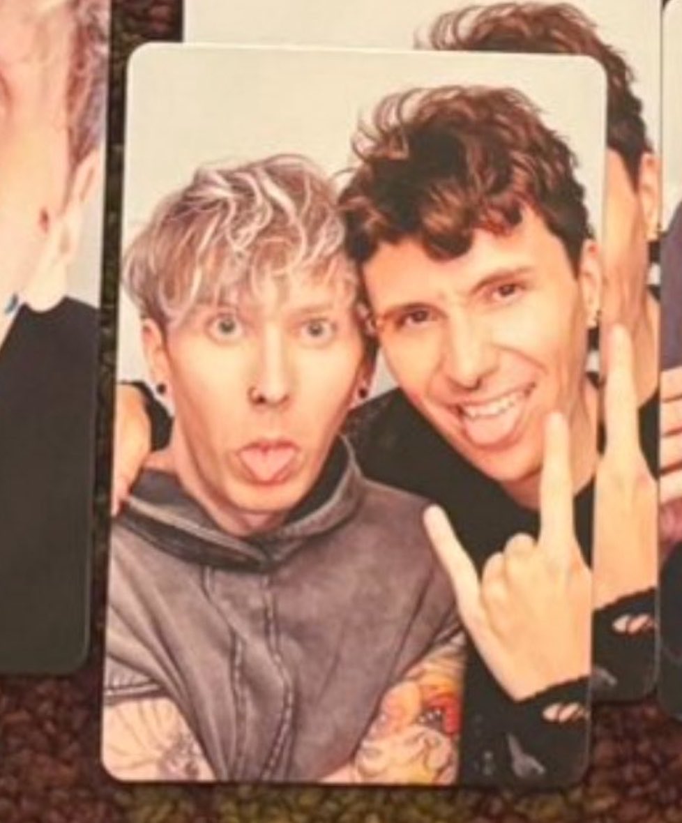 PhuntyPhan's tweet photo. Punk edits in real life part 2 https://t.co/ph2UrvSs4N