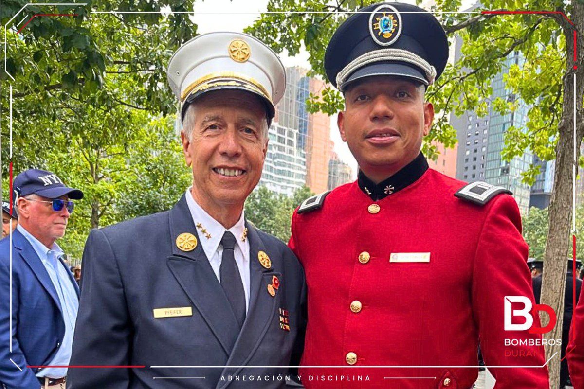 BomberosDuran's tweet photo. 🚒🇺🇸 HONOR Y MEMORIA | En el marco de los 25 años del 11 de septiembre, nuestra delegación tuvo el honor de compartir con Joseph Pfeifer, figura del FDNY y protagonista de aquella histórica jornada. 🤝🕊️

🇪🇨🚒 Hermandad bomberil que trasciende fronteras.

#BomberosDurán #FDNY https://t.co/vg6MeACJhU