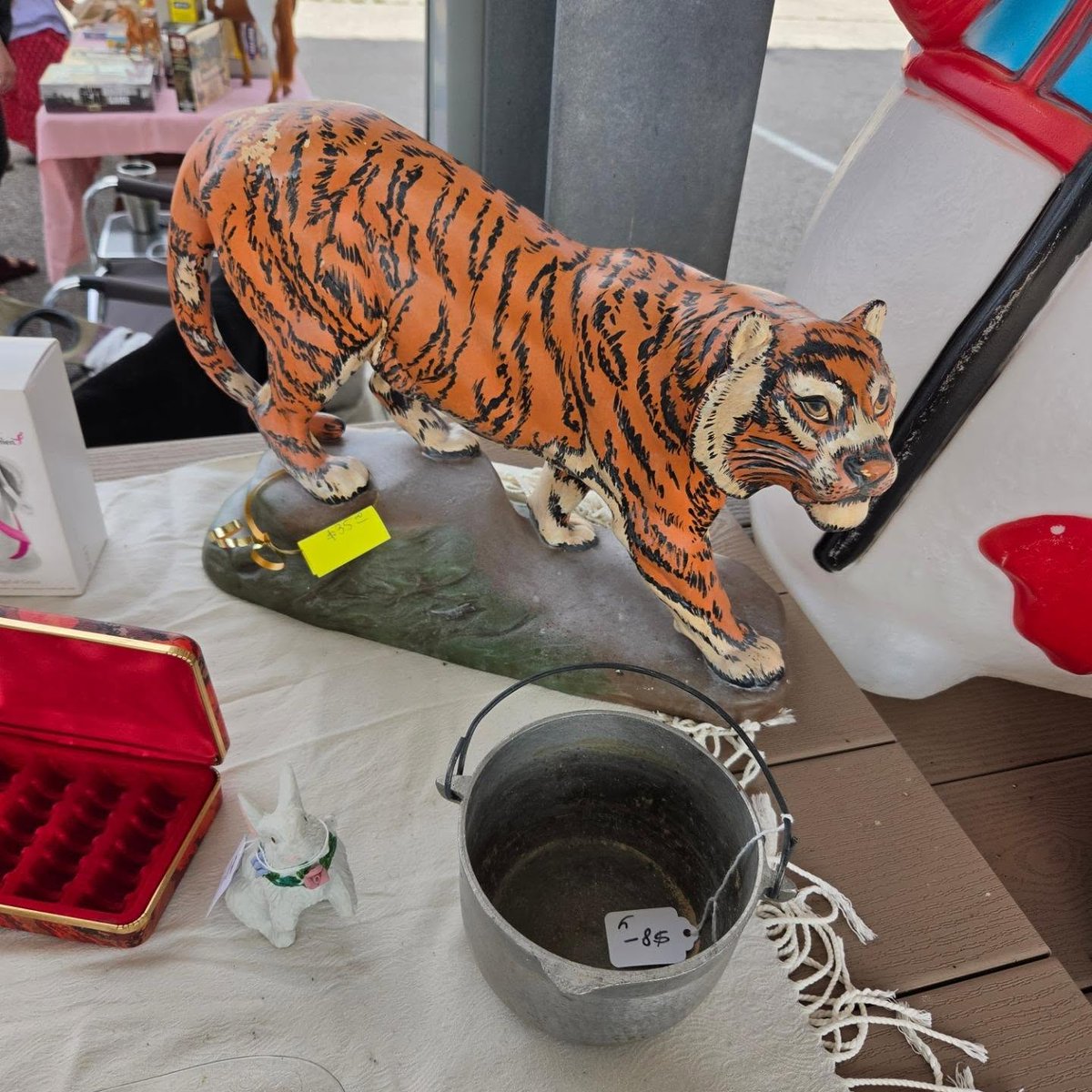 CatCauseOrg's tweet photo. This week we spread the Cause by supporting local vendors at the Muskegon Flea Market 😻 https://t.co/2v1DBag185