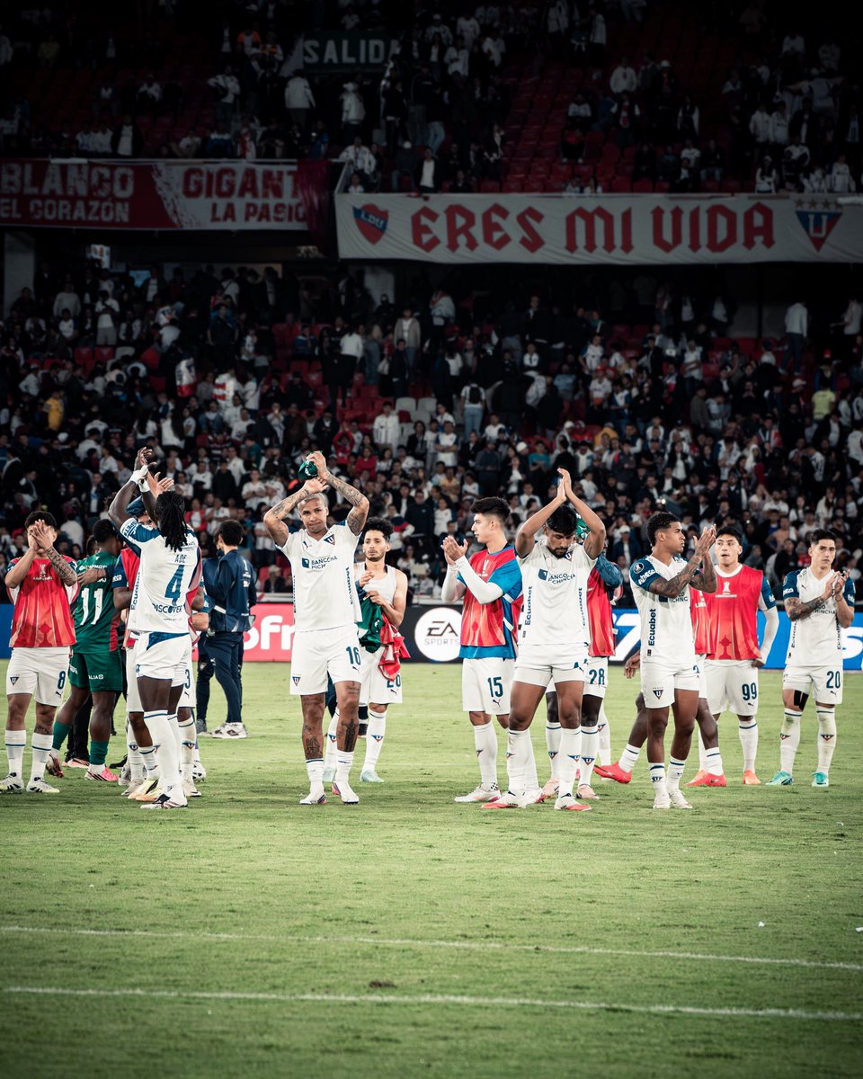 LDU_Oficial's tweet photo. Gracias por la ilusión Albos ⚪️🔴 https://t.co/GWHFZczUnL