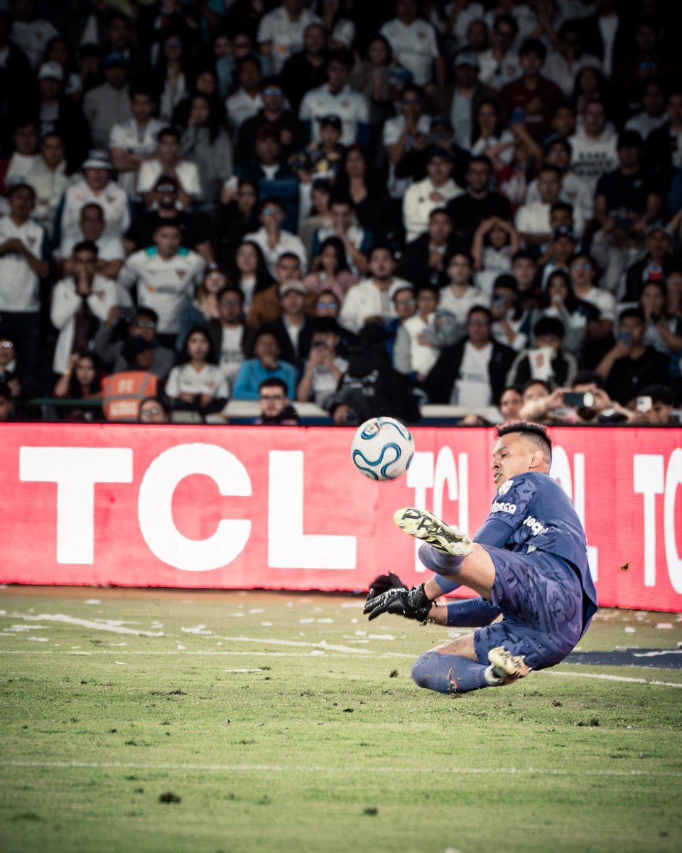 LDU_Oficial's tweet photo. Gracias por la ilusión Albos ⚪️🔴 https://t.co/GWHFZczUnL