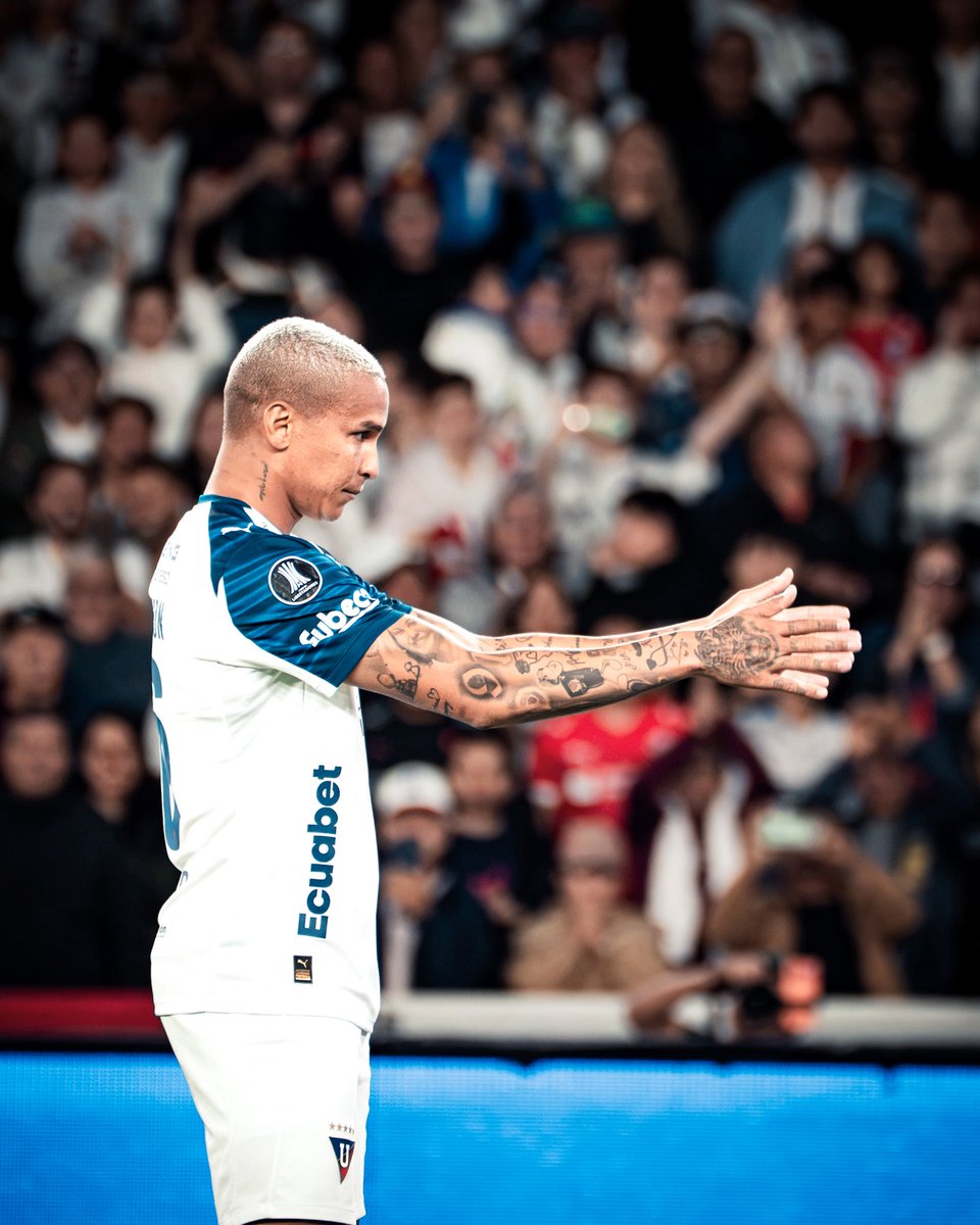 LDU_Oficial's tweet photo. Gracias por la ilusión Albos ⚪️🔴 https://t.co/GWHFZczUnL