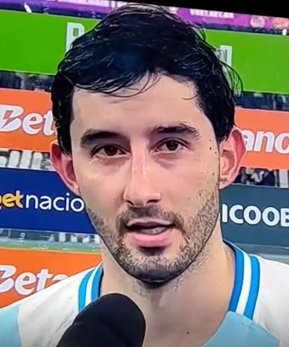 ChacreteDaIVI's tweet photo. vai assinar mais um rebaixamento esse jogador ridículo e vai ser colecionando fãs na mais fanática https://t.co/E1S549BAaT