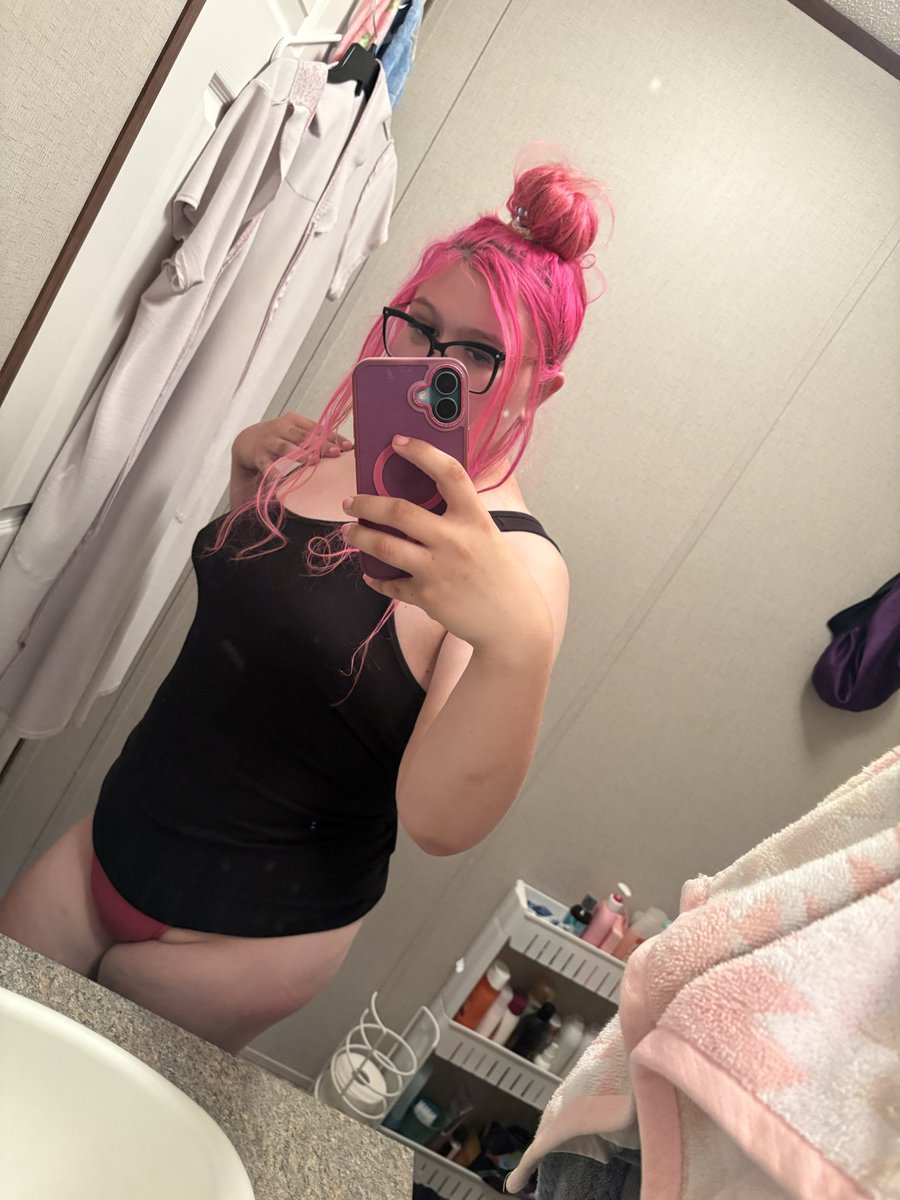 jennaisafk's tweet photo. my audition to be your favorite slut /🐰 #nsfwtwt #nsfwacc #pawg #snowbunny #bbwseller #sellingcontent #wetpussy #slut #menu #fatass https://t.co/WqelqwXu38