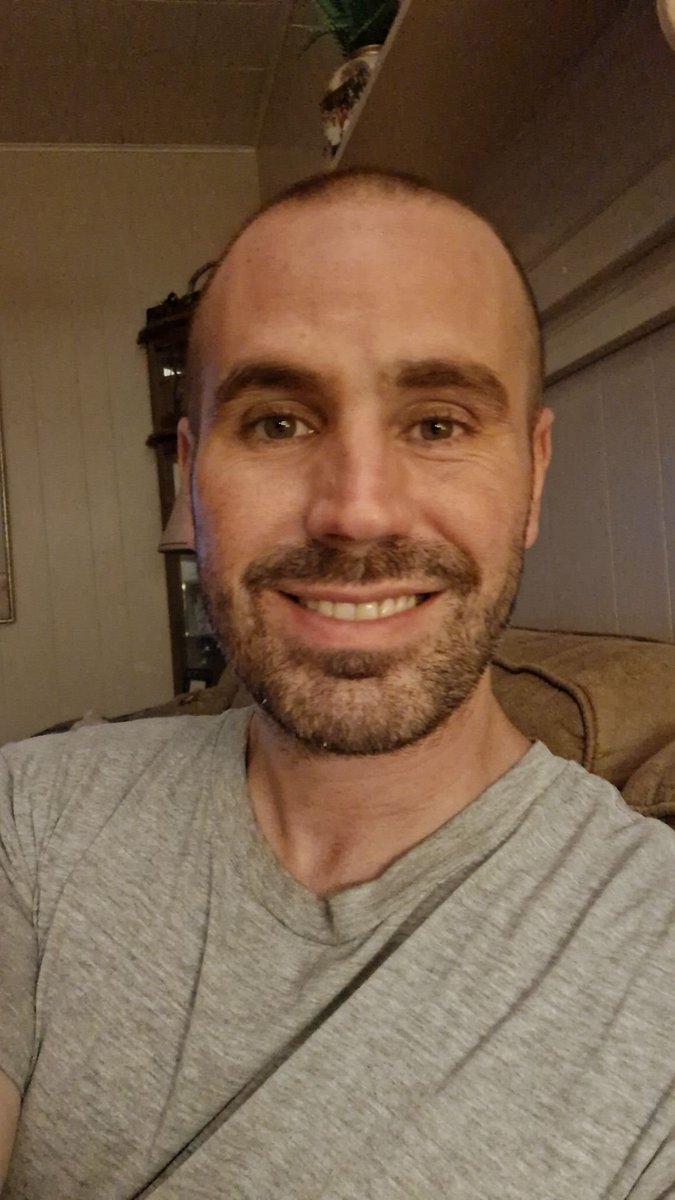 Anthonyrovp's tweet photo. Me https://t.co/ldRWMqS3vq