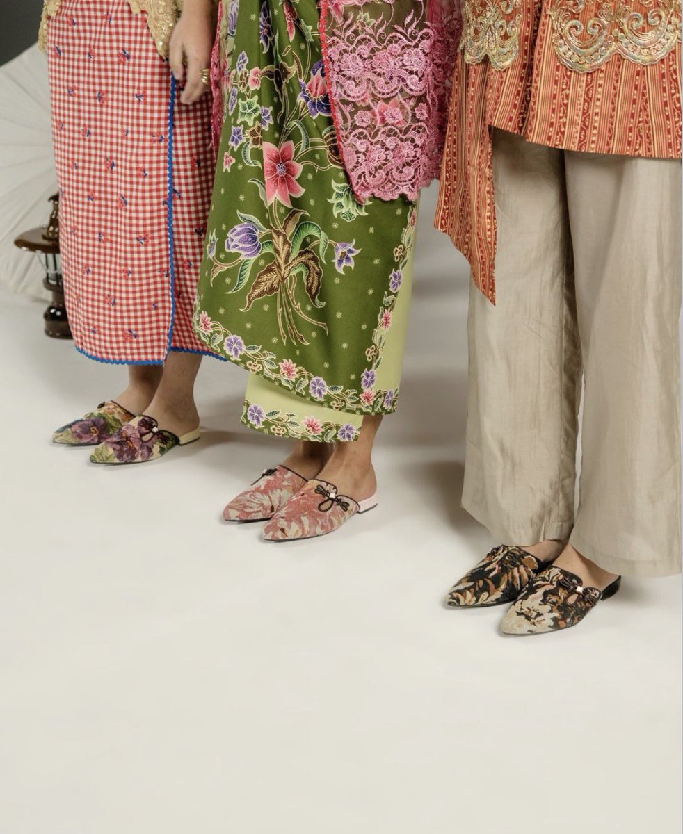 ndawincoty's tweet photo. BRAND LOCAL FOOTWEAR DENGAN MOTIF KHAS YANG TERINSPIRASI DARI PERJALANAN SETIAP PEREMPUAN❤️‍🔥‼️ https://t.co/47ovrgPHvc