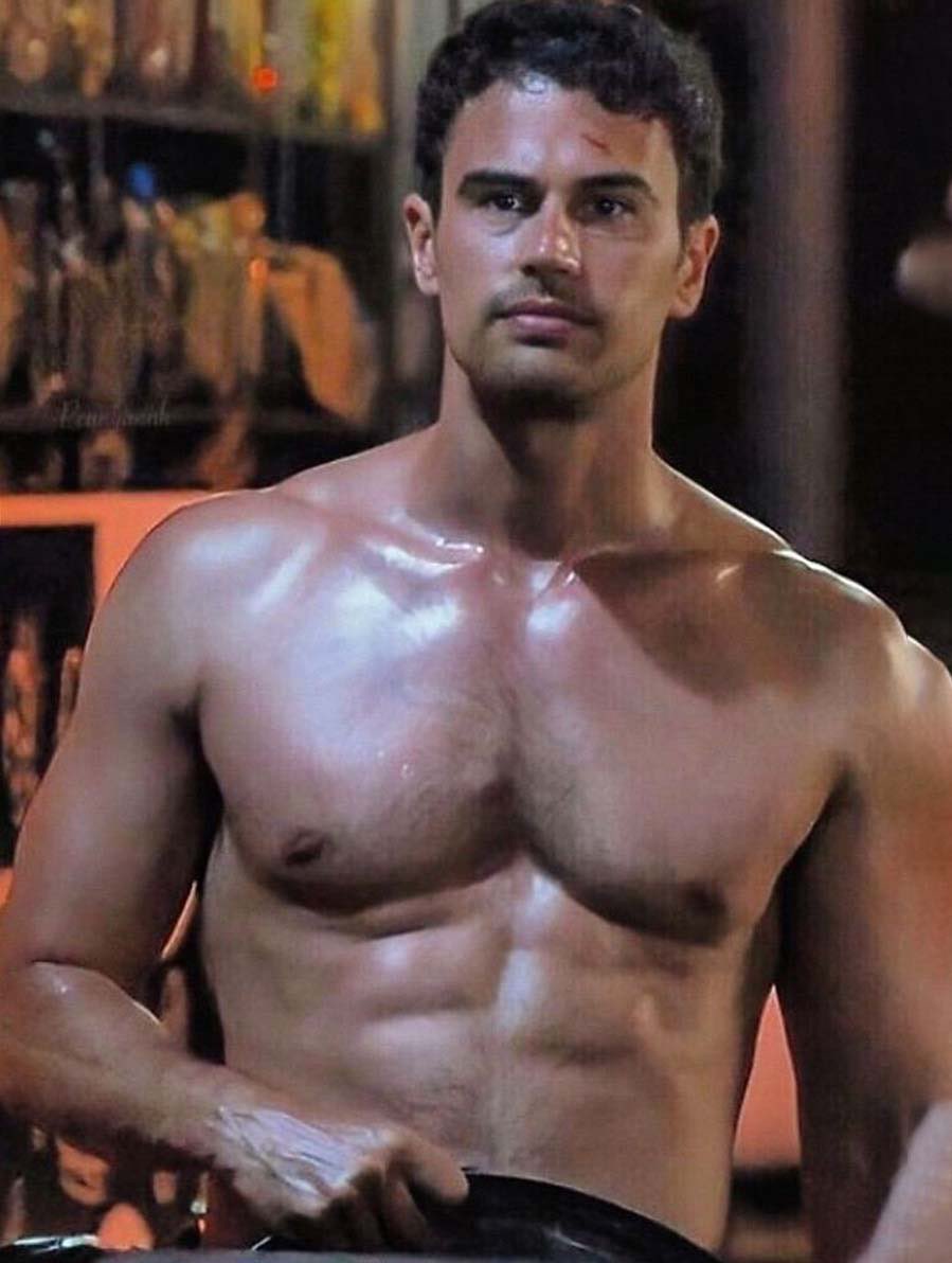 themenHQ's tweet photo. it’s really insane how perfect this man is https://t.co/zXcyP6LZ12