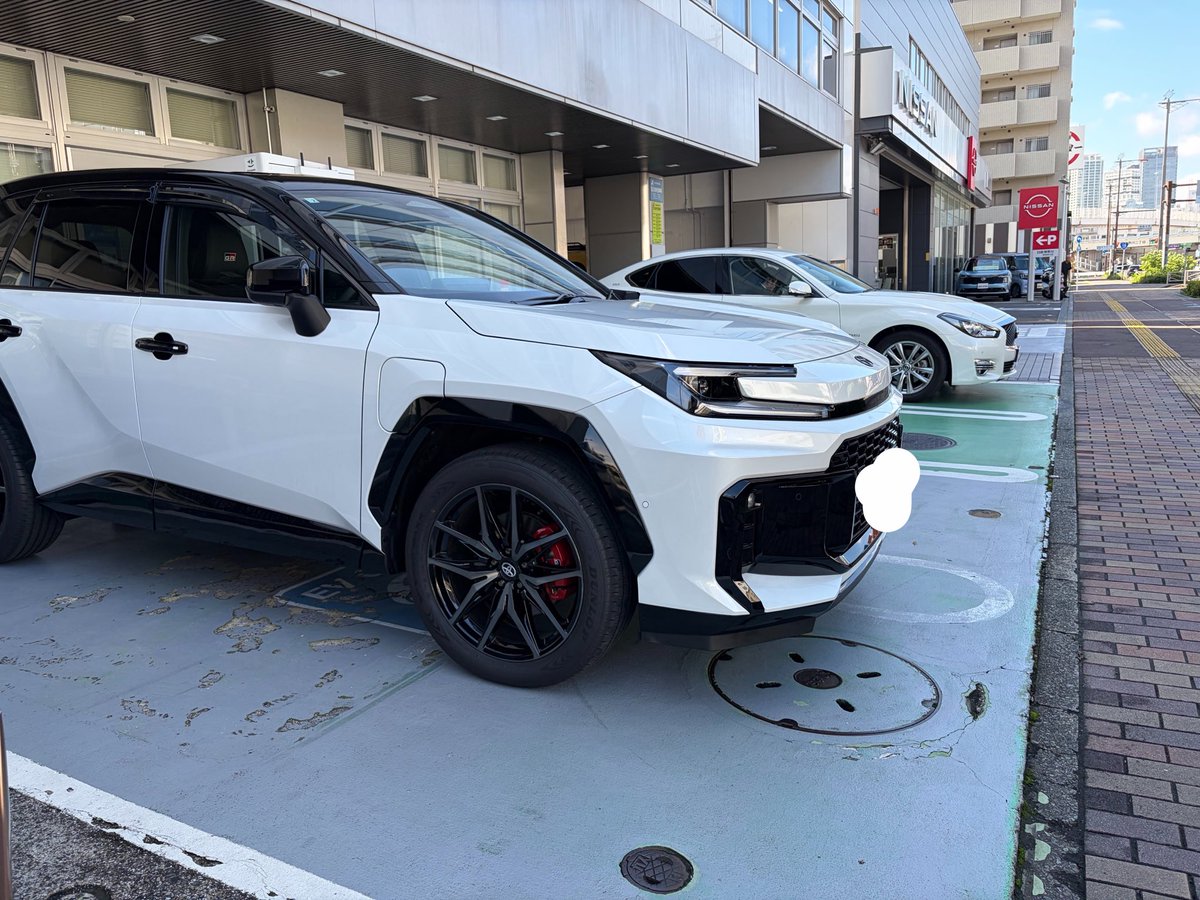 axap64_grs's tweet photo. おはようございます☀️
本日は朝活で横浜へ🚗³₃ 

NISSANさん他メーカーなのに充電させてもらっててすみません🙇‍♂️ 最近キックスも乗ってますので許してください😂

#RAV4GRSPORT #急速充電 https://t.co/43CnMcucf7