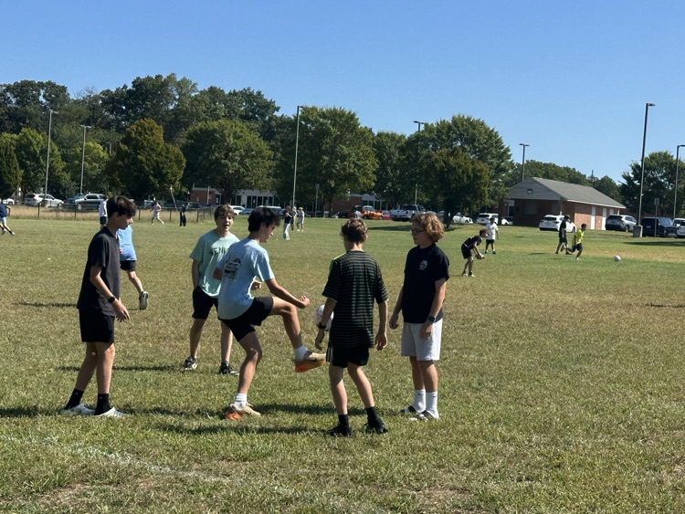 SevernaParkMS's tweet photo. It was a beautiful day for FLEX! Friends, fresh air, and a little fun! 🦅💙⚽️🏈📚 #ParkPRIDE #BelongGrowSucceed https://t.co/dXWoQsLopf