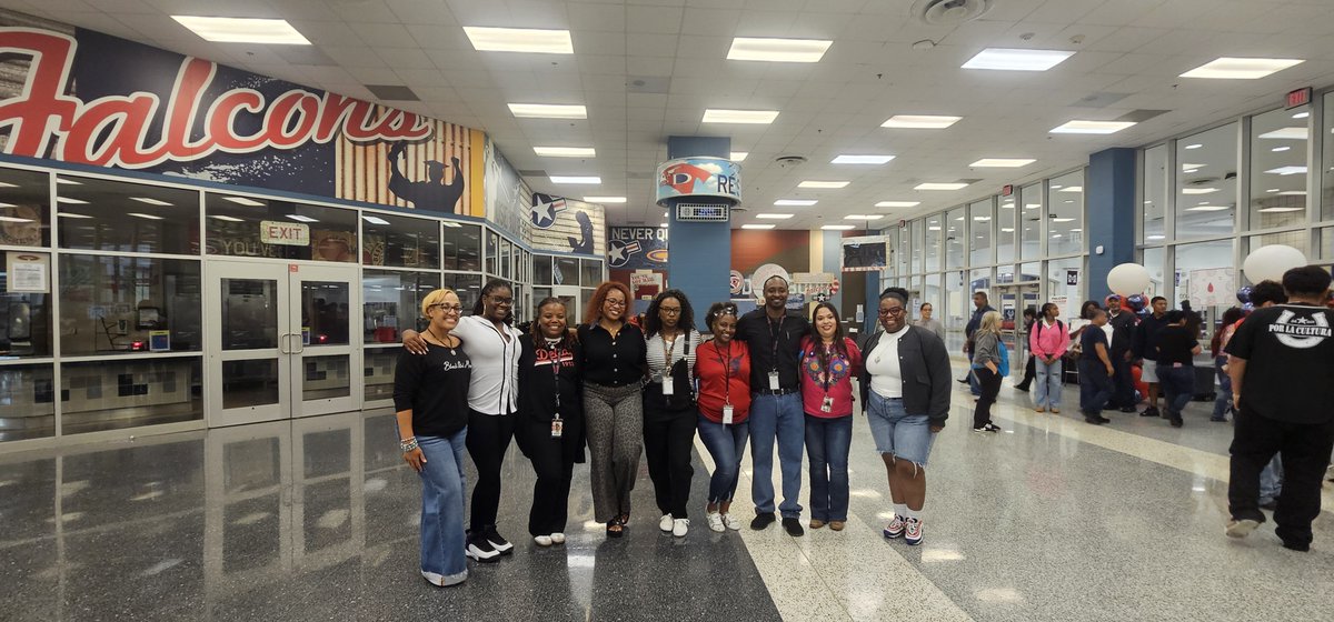_MsHubs_'s tweet photo. Our 'B'lock Party to celebrate 'b'ecoming a B Campus!

Good times, good fellowship, and free food! 

It takes a village! ❤️💙 https://t.co/UX0NaNrTLy