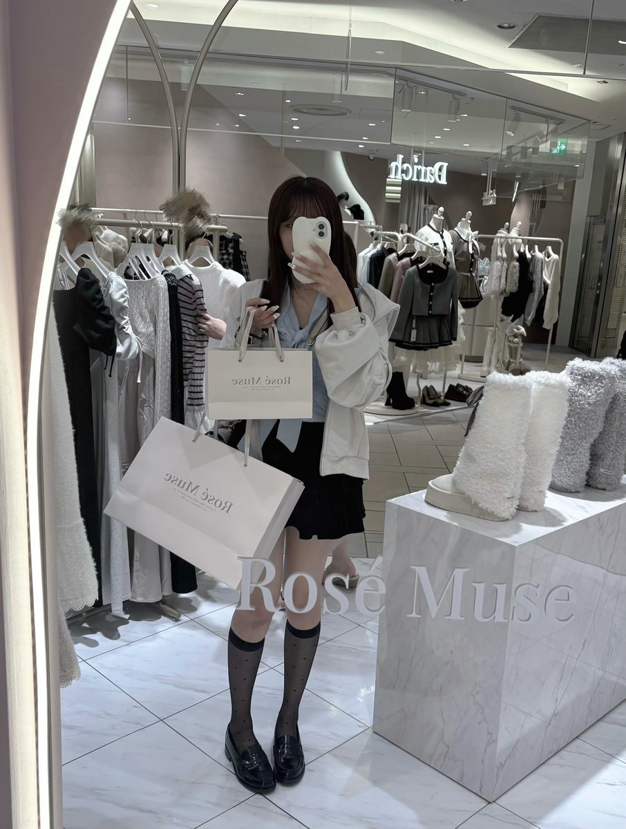 O_Ika_06's tweet photo. ロゼミューズの店舗行ってきたぁ💘︎︎🎶
とっても可愛いくて女の子の憧れが詰まったような空間だったよ🐈⸒⸒⸒⸒
  #RoseMuse @otani_emiri https://t.co/uMQNhMConm