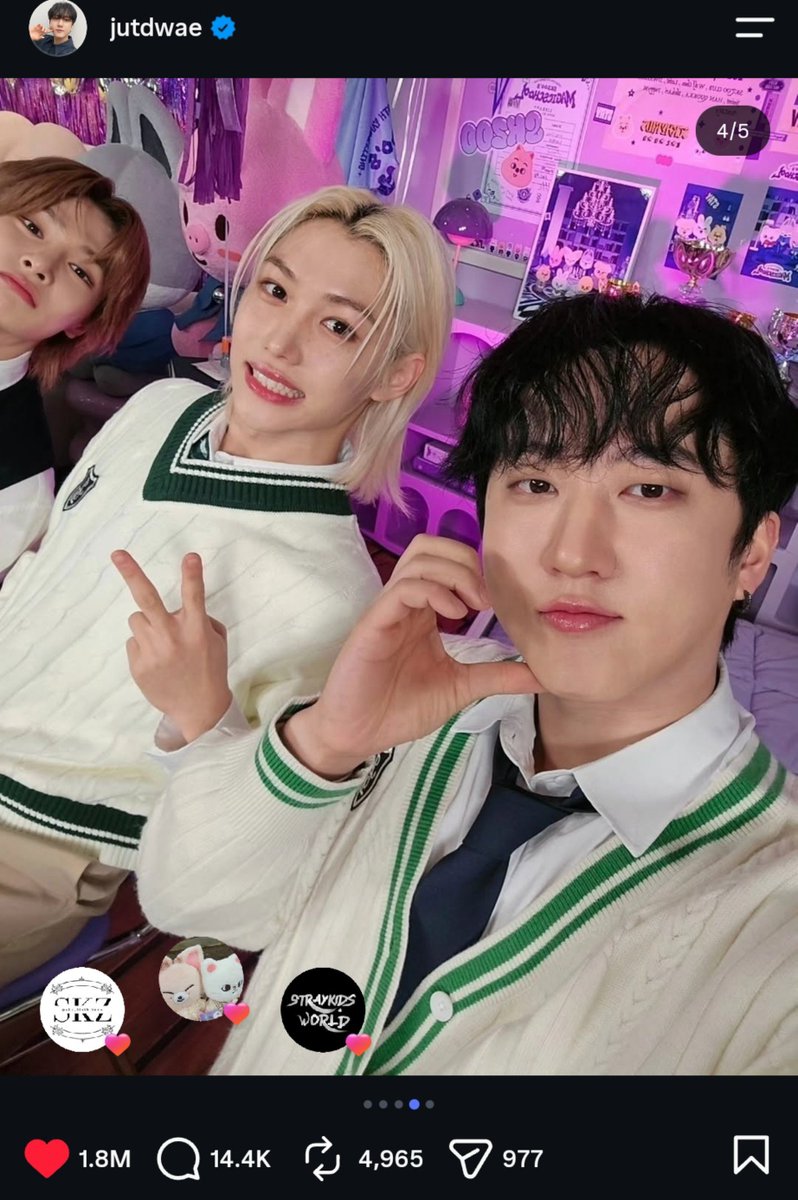 changlix_alert's tweet photo. Kebiasaan Changbin ni hobinya nyempilin foto pacarnya di slide tengah2.. nggak di paling depan gitu, biar apa sih? 
Antara mau pamer pacarnya juga pengen gatekeeping pacarnya gitu ya jadi biar nggak langsung dilihat orang2 ,makanya sempilin di tengah2 🤌 https://t.co/wr8XypY8ob