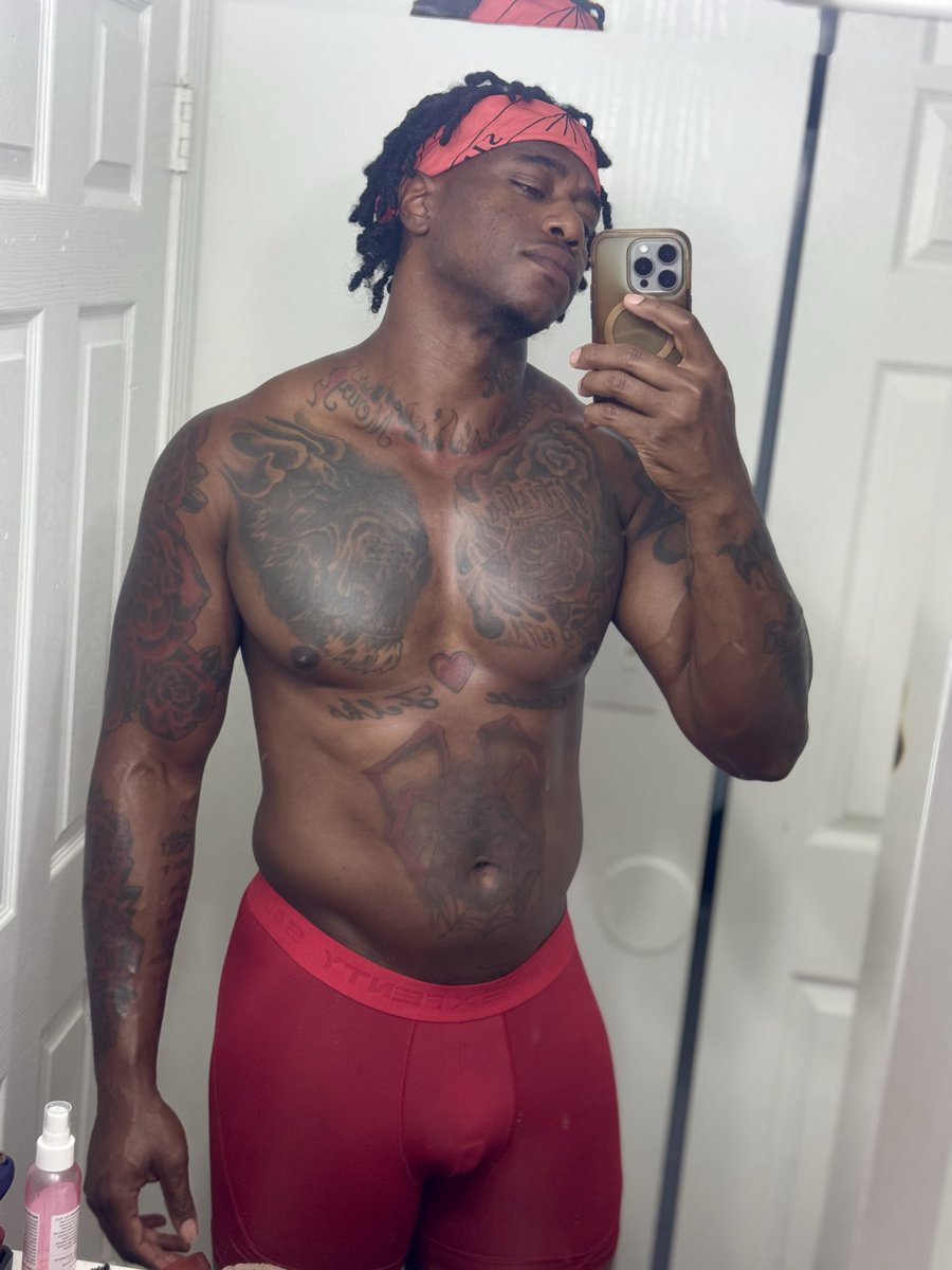 iamthomassmith's tweet photo. What's up.😈 https://t.co/eL6SyG1Y5b