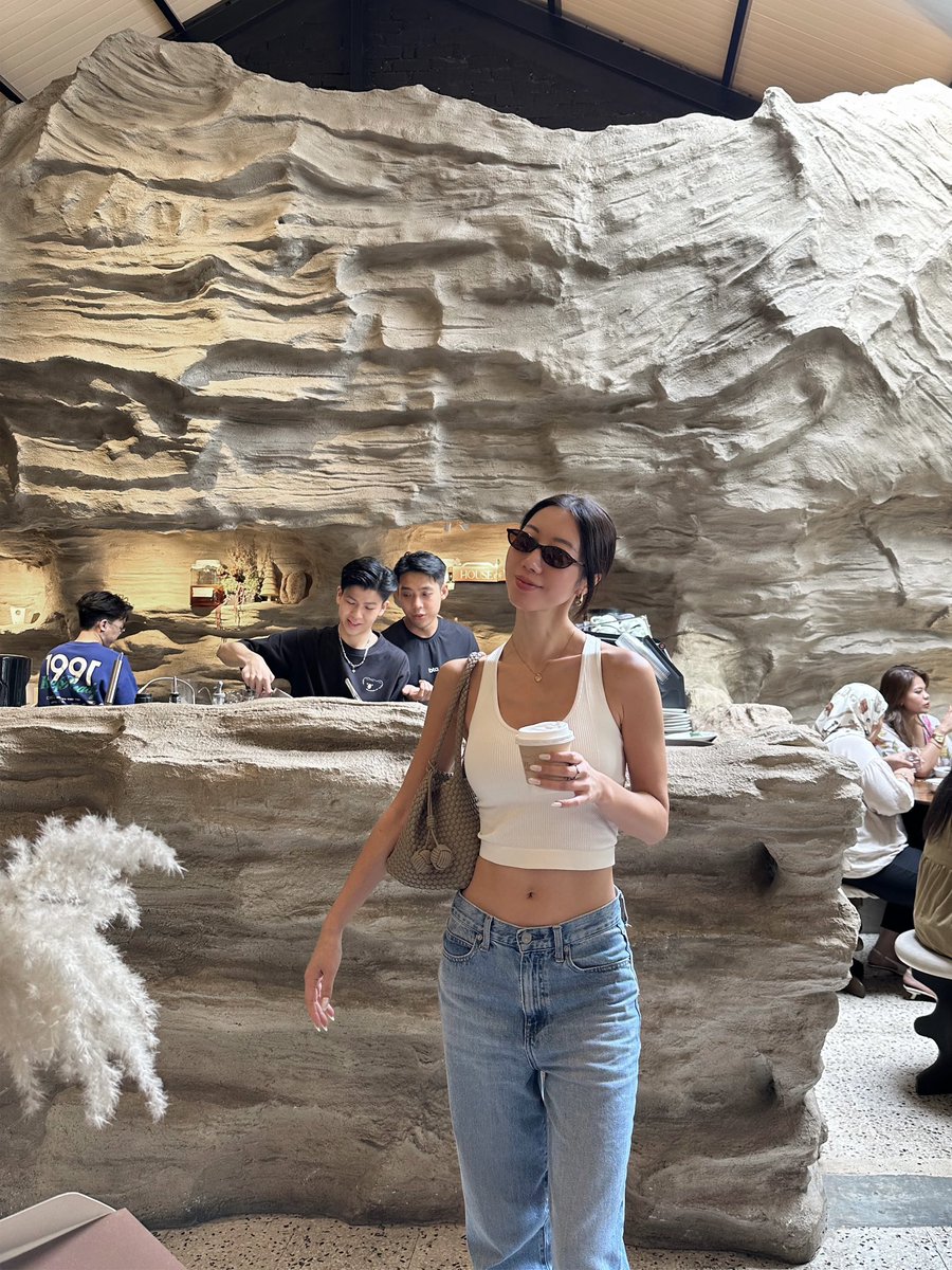 satochash's tweet photo. I'm 59 (yeah, Asian girl - how could you tell? :)

Investor &amp; biz dev professional from APAC, based in Hong Kong. 

Looking to connect with more visionary founders &amp; builders👩🏻‍💻 https://t.co/6i2QY2IaXa
