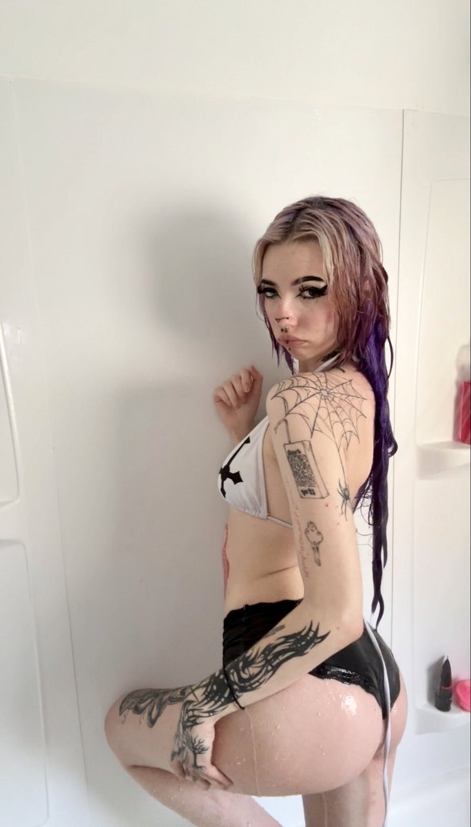 Viyuhhhh_'s tweet photo. taking shower to another level 🤫💦 https://t.co/1EvWYy2XRs