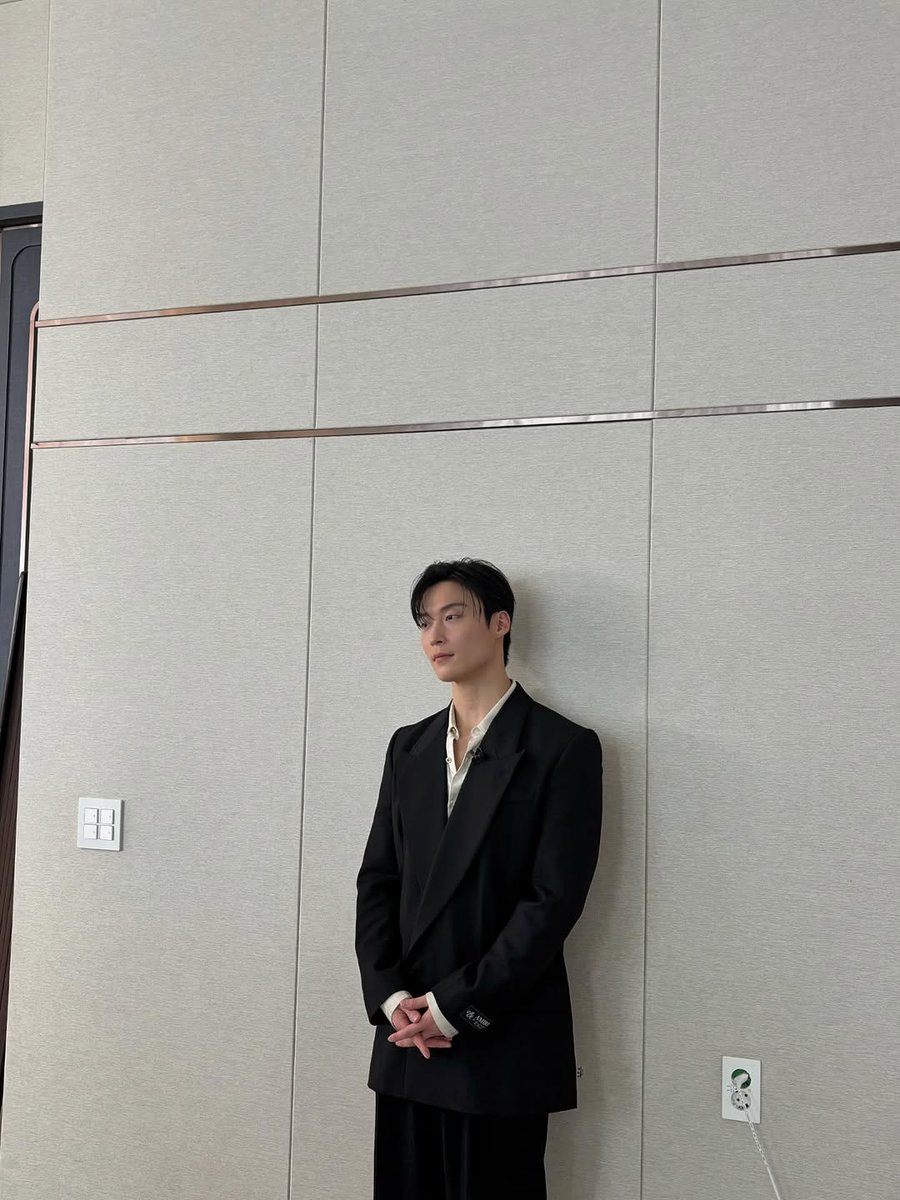 namjun0609uin6's tweet photo. 오늘 밤 10시40분에 만나요 https://t.co/OkLJb83dqX