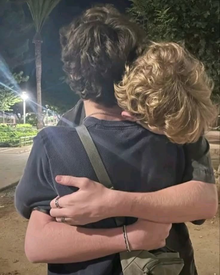 tsukishkeei's tweet photo. eu e meu amor. @cheirodisol 🤍 https://t.co/WfHhXjsvfc