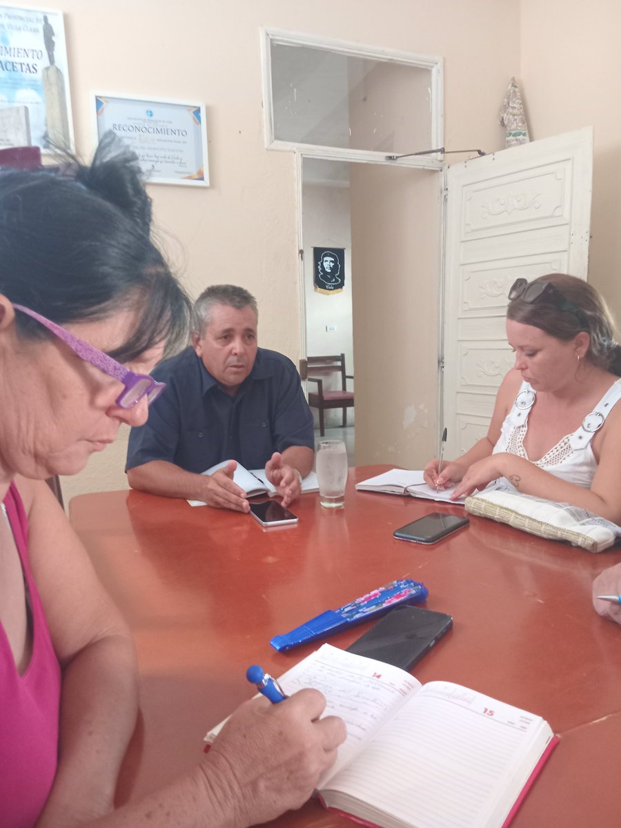Inspeccdgeplac's tweet photo. Intercambia el primer secretario del partido en el municipio  De placetas con el consejo De direccion De educacion. #dgeducacionplacetas #dgeducacionVillaClara #CubaEstáFirme  #Cubacontraelbloqueo. https://t.co/hbVZWMtbiE