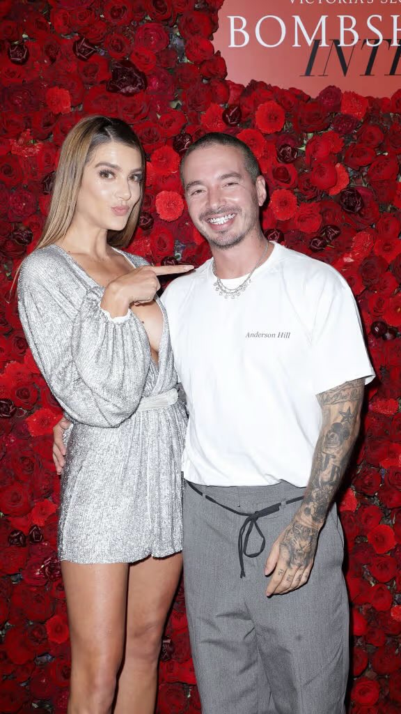 JBalvinDATA's tweet photo. Y así, J Balvin y Ryan Castro se quedaron sin sus Valentinas 😔💔 https://t.co/pFmgiKhpEk