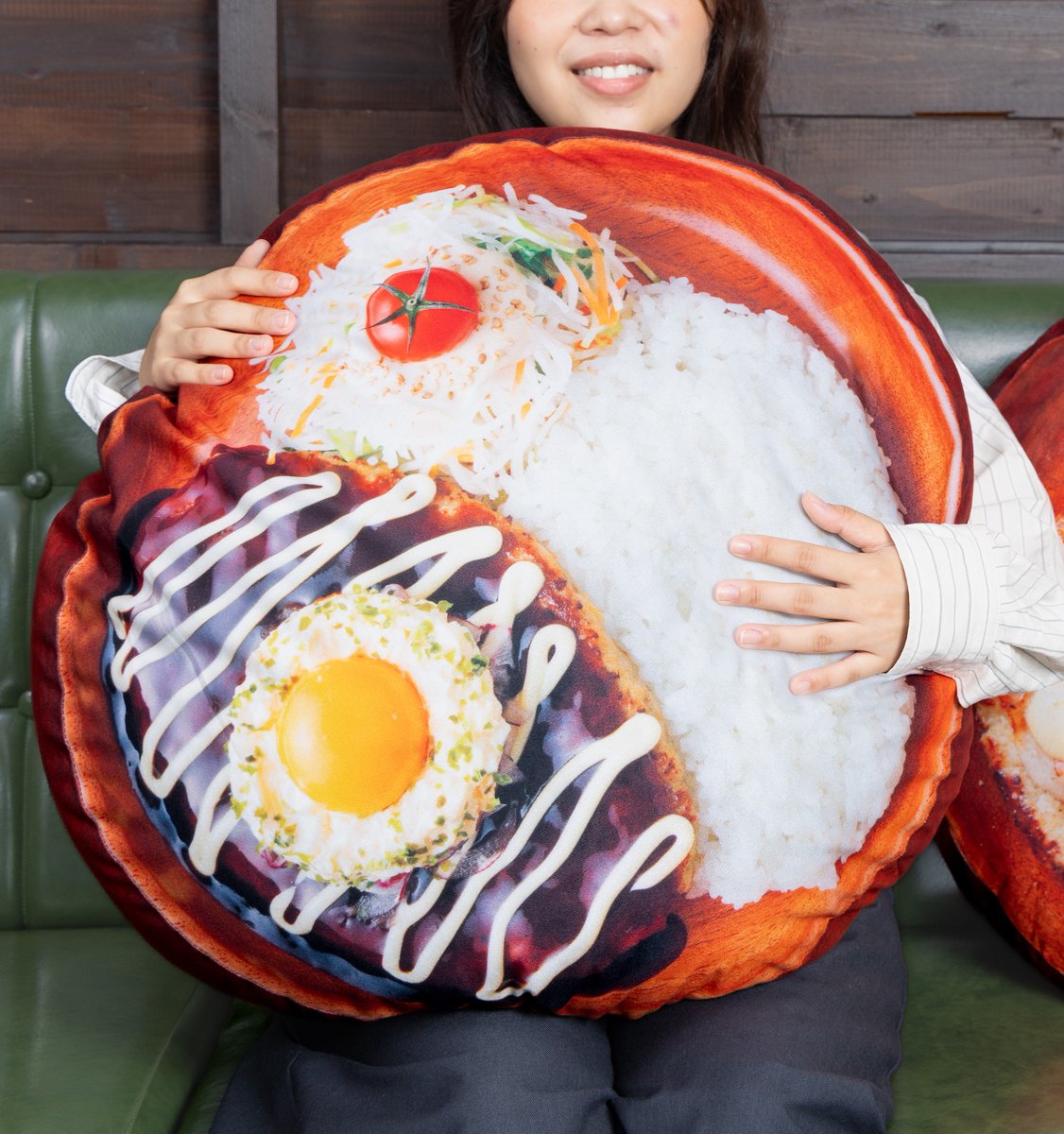 oricon's tweet photo. びっくりドンキー
“月見ハンバーグ”が巨大クッション化
https://t.co/dMyit2GL7p

#びっくりドンキー https://t.co/EpELVKljn1