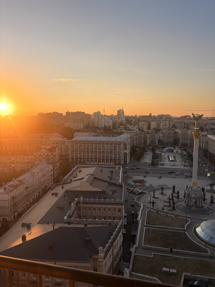 sam__cornell's tweet photo. 14/14
I've been in Ukraine for roughly 12 hours.

I came here to study a healthcare system functioning under extraordinary pressure.

And I expected to learn about resilience.

I didn't expect to experience it quite this directly.

This won't be my last thread about Ukraine. 

We’re only getting started.