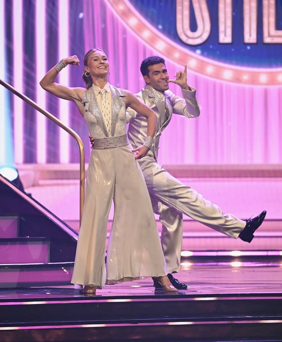 erikasrenee's tweet photo. ONE OF MY TOP CLIENTS #dwts https://t.co/mCj3zLWAAg