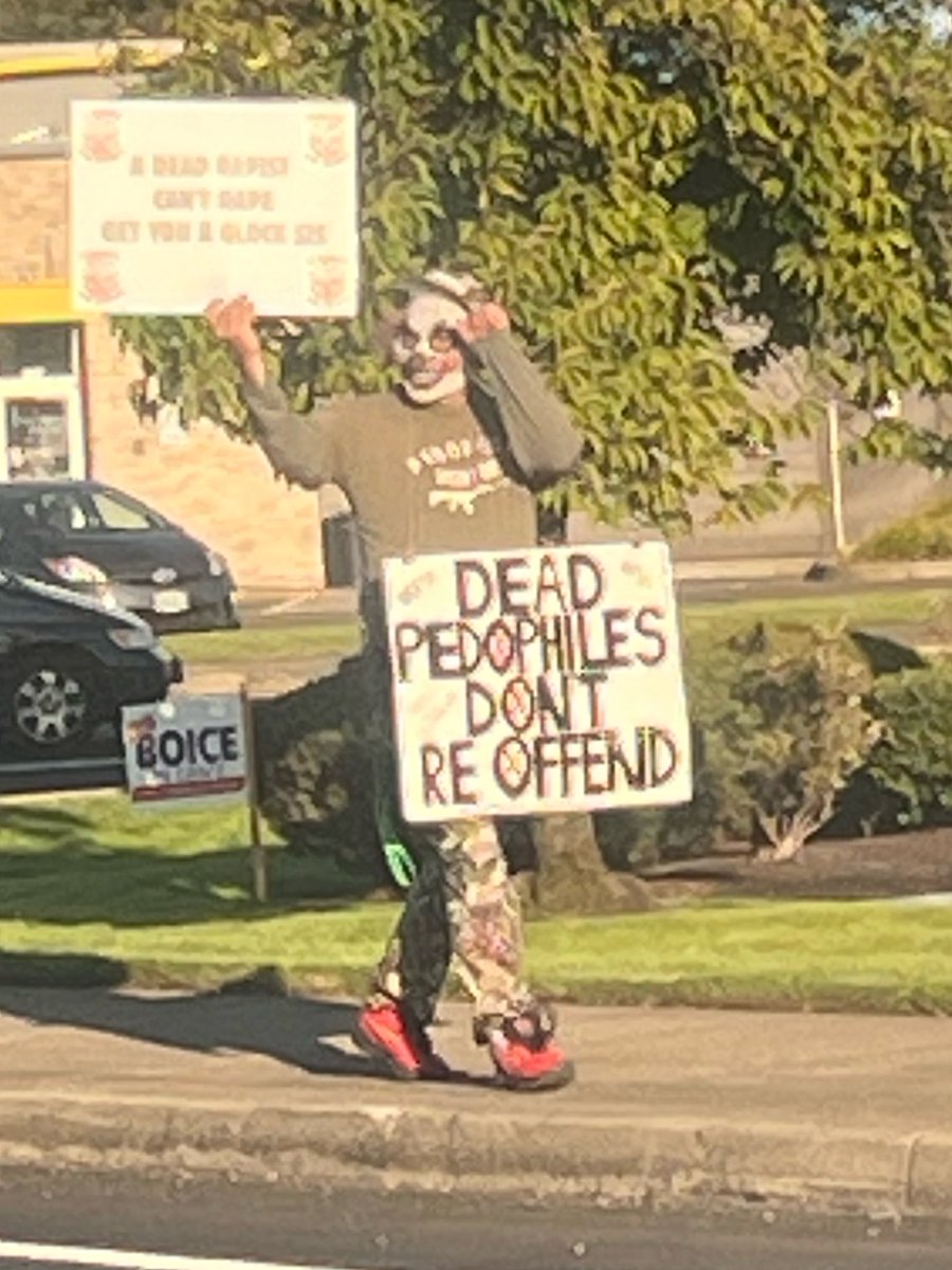 missnhippi's tweet photo. These guys stand at a busy intersection in my town promoting a positive message. https://t.co/3ZIsWHv5w5