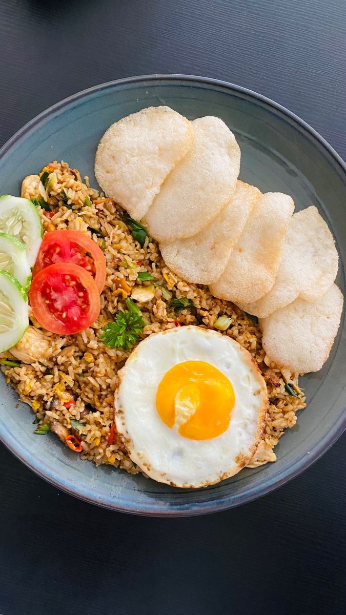 Cleonacleo1's tweet photo. 🌞 PAGI, SEMUANYA! 🌞
Sarapan dulu biar semangat menjalani hari 😋
🍳 Pagi ini kalian pilih yang mana?
🍚 Nasi goreng + telur + kerupuk
🍲 Atau kuah pedas yang bikin nagih? 🤤🔥 https://t.co/VxmW6Cm46X
