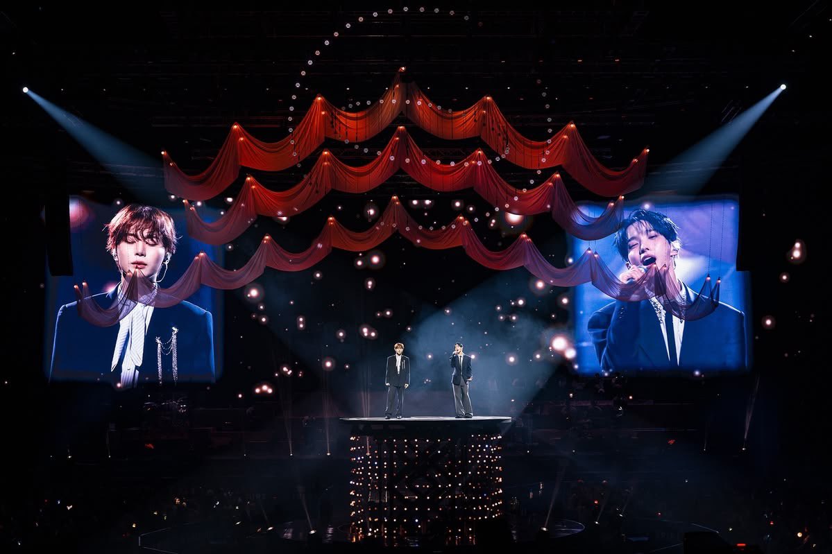 boosardan's tweet photo. i’m envious of anybody who got to experience serenade on stage. it looks like it was straight out of a dream 🦋🩵 https://t.co/QE8KyalWSX