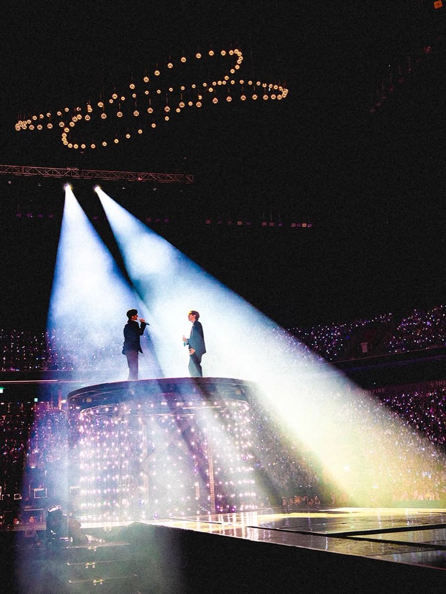 boosardan's tweet photo. i’m envious of anybody who got to experience serenade on stage. it looks like it was straight out of a dream 🦋🩵 https://t.co/QE8KyalWSX